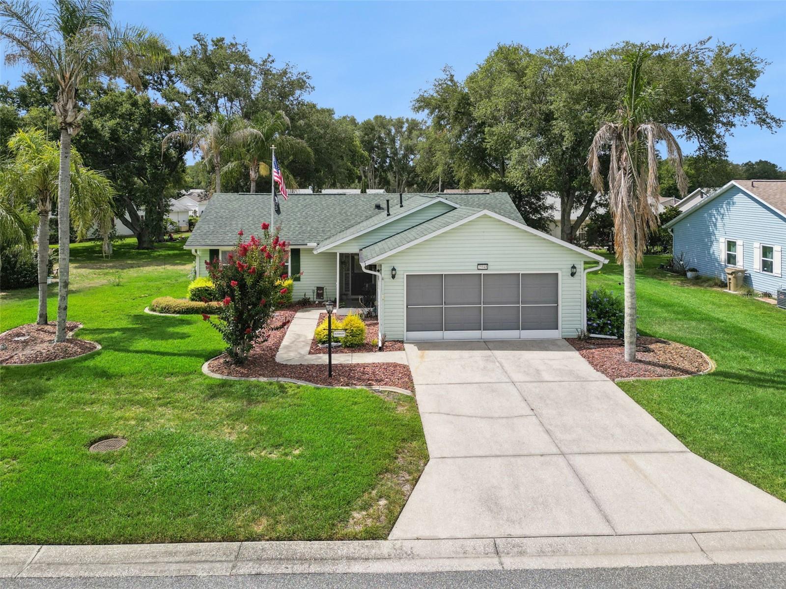 Photo of 25948 NEWCOMBE CIRCLE LEESBURG FL 34748