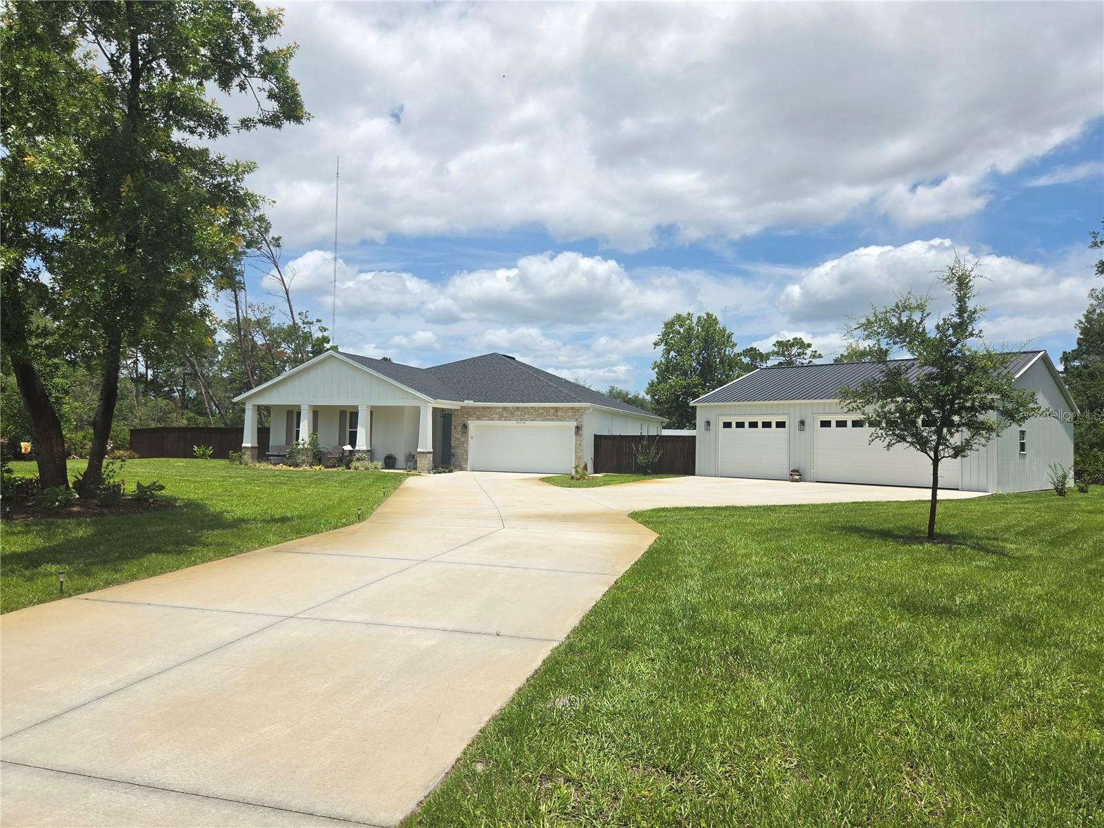 Photo of 30658 EAST BLUEBELL AVE EUSTIS FL 32736