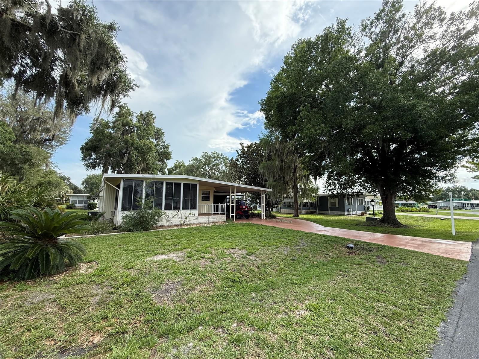 Photo of 24 N BOBWHITE ROAD WILDWOOD FL 34785