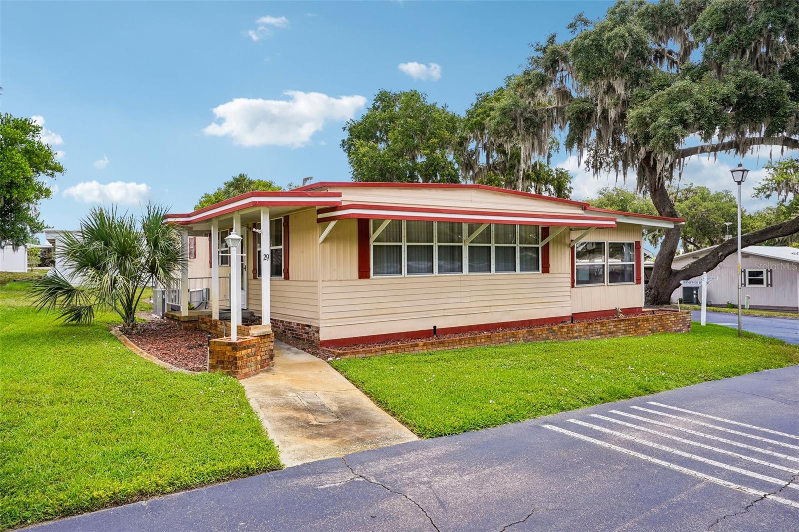 Photo of 29 HARBOR OAKS DRIVE FRUITLAND PARK FL 34731