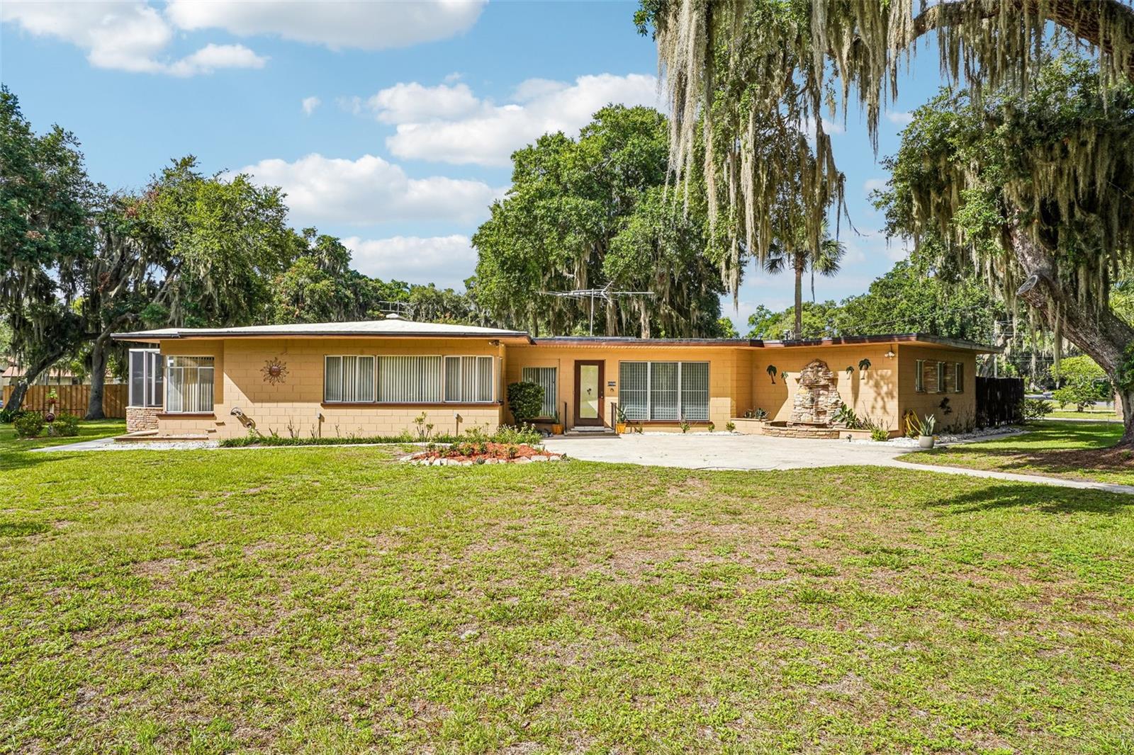 Photo of 2936 LAKE JOANNA DRIVE EUSTIS FL 32726