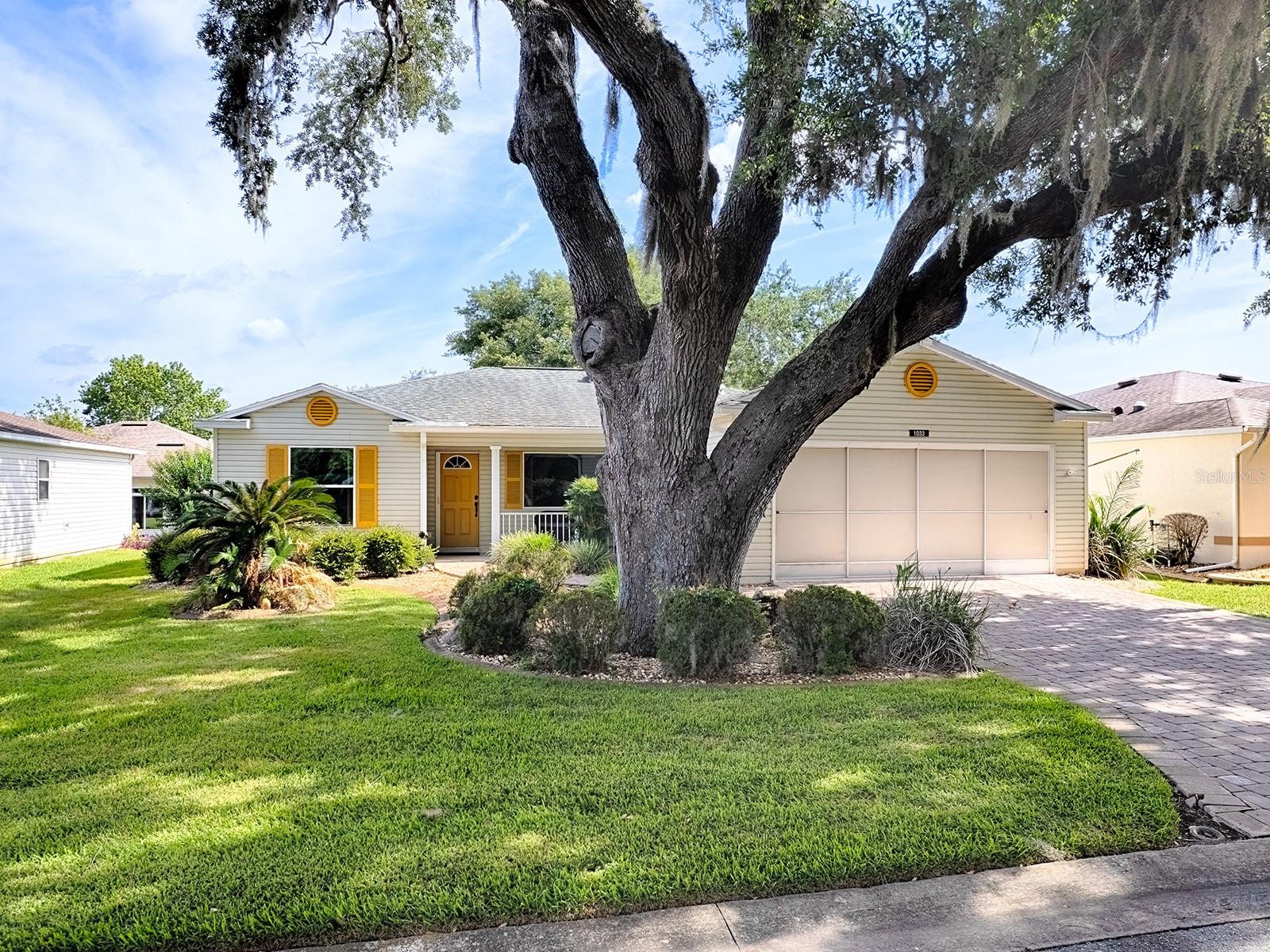 Photo of 1033 MEADOWBEND DRIVE LEESBURG FL 34748