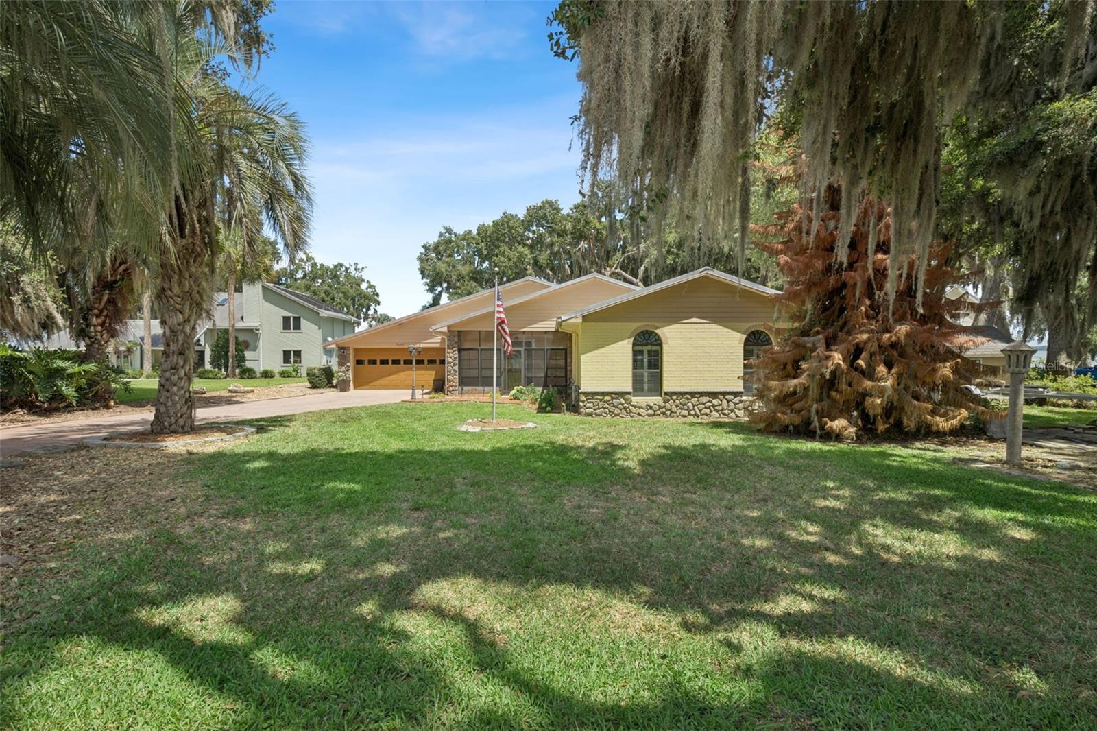 Photo of 35040 SHADY OAKS LANE FRUITLAND PARK FL 34731