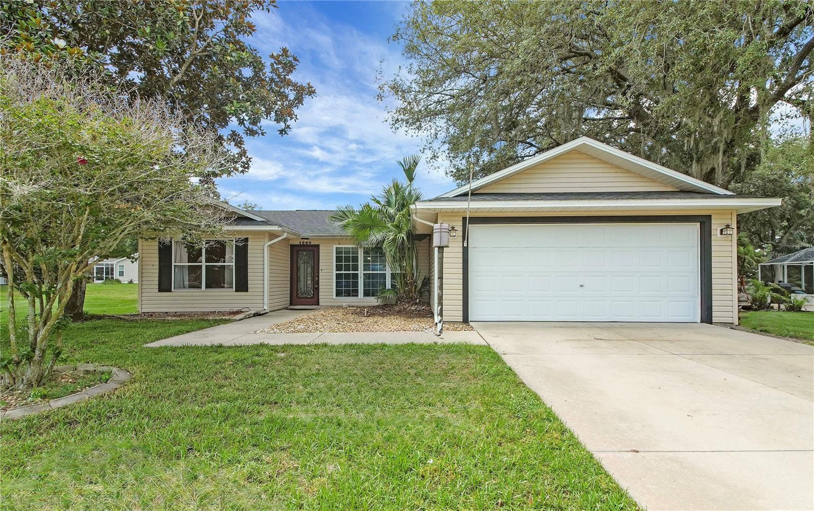 Photo of 1204 OAK HAMMOCK LANE LADY LAKE FL 32159
