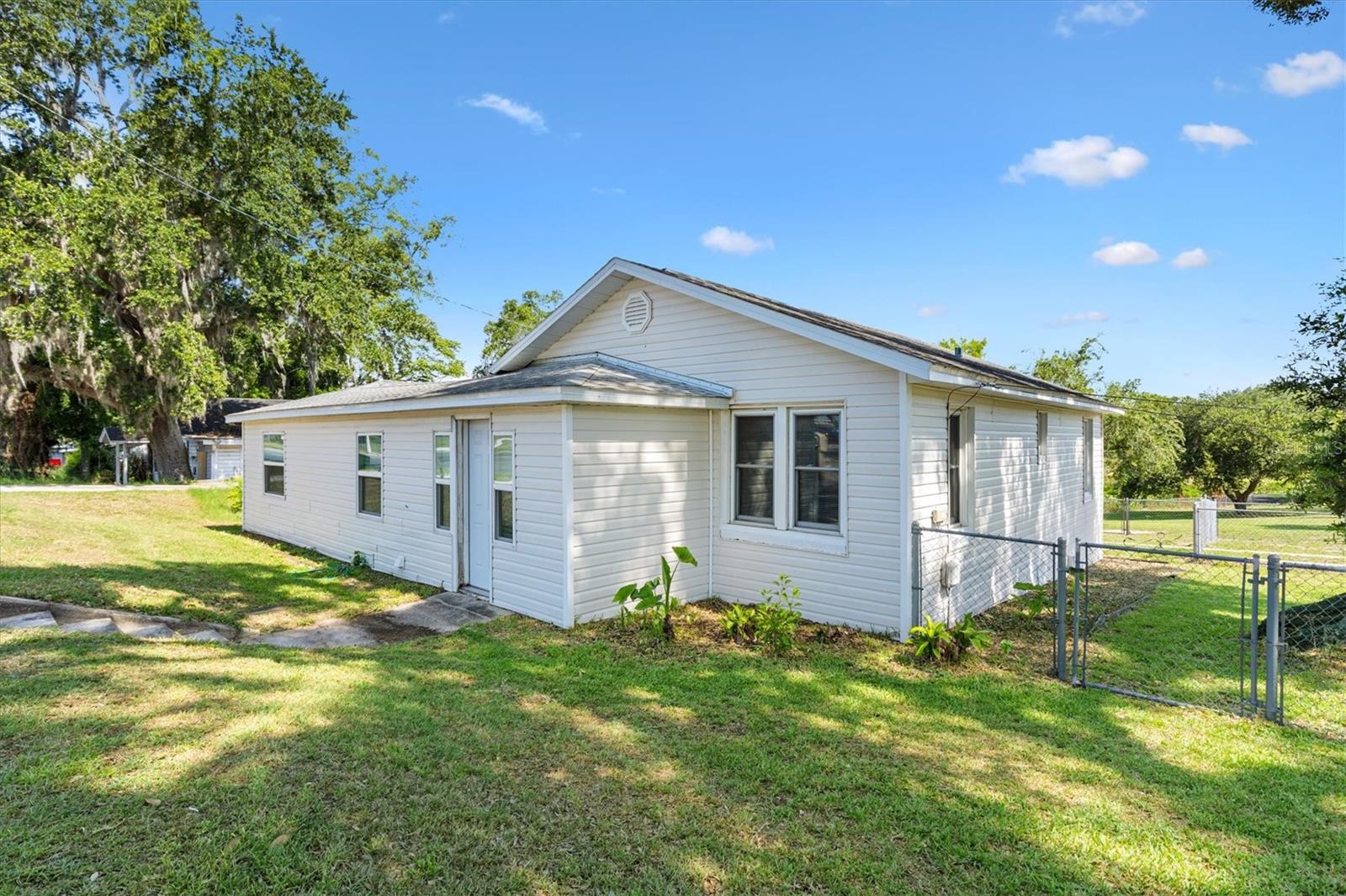 Photo of 2000 SOUTH STREET LEESBURG FL 34748