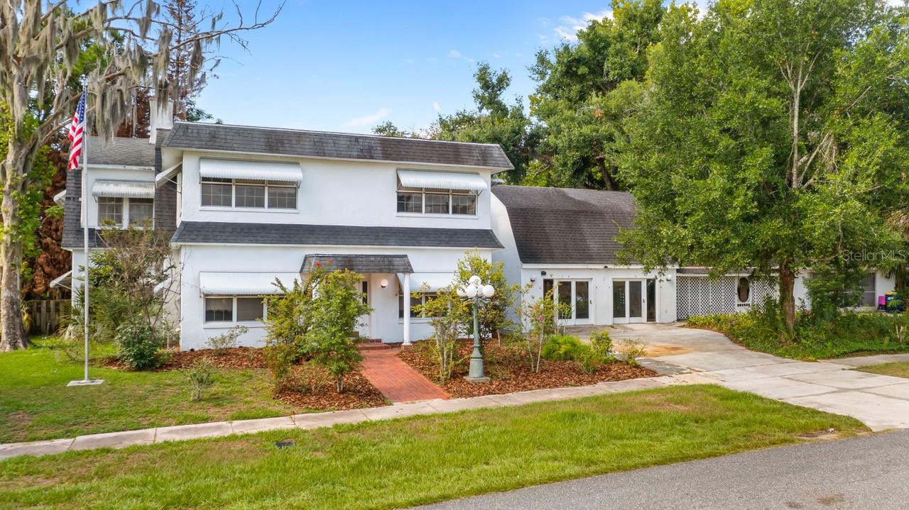 Photo of 127 E LAUREL AVENUE HOWEY IN THE HILLS FL 34737