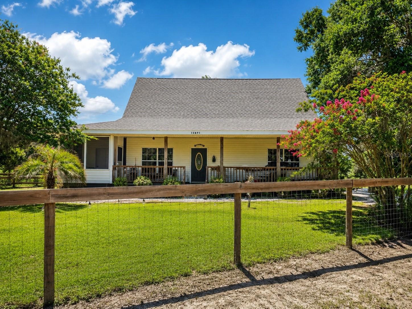 Photo of 13691 S HWY 25 EASTLAKE WEIR FL 32133