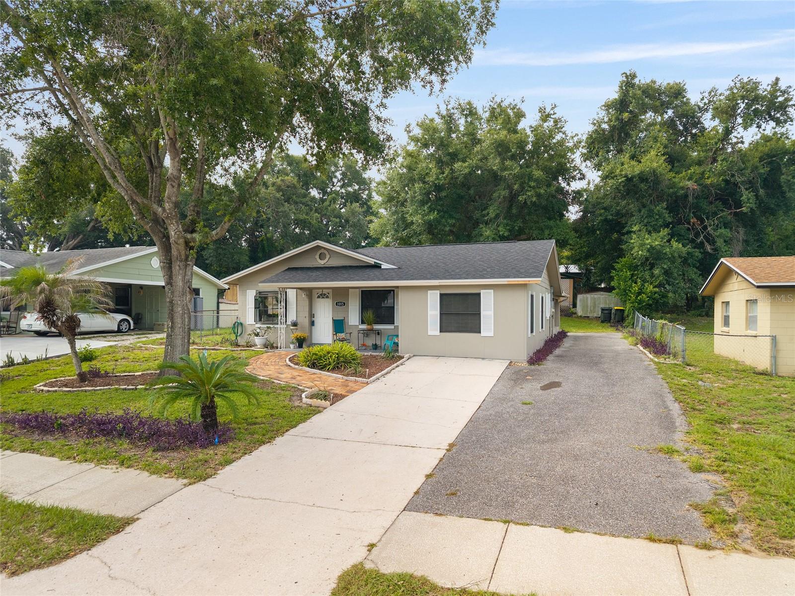 Photo of 1015 W MONTROSE STREET CLERMONT FL 34711