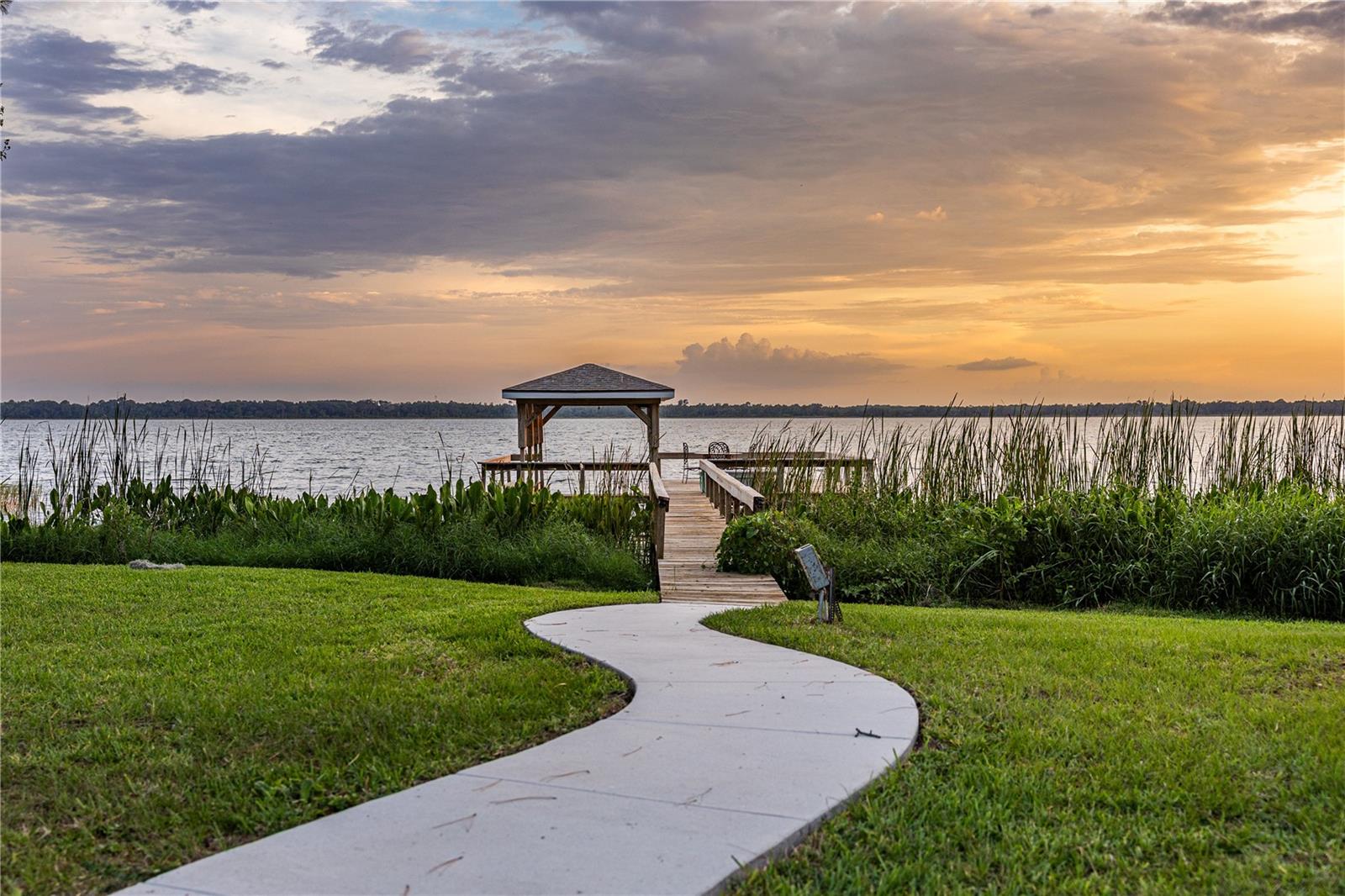 Photo of 32834 LAKESHORE DRIVE TAVARES FL 32778