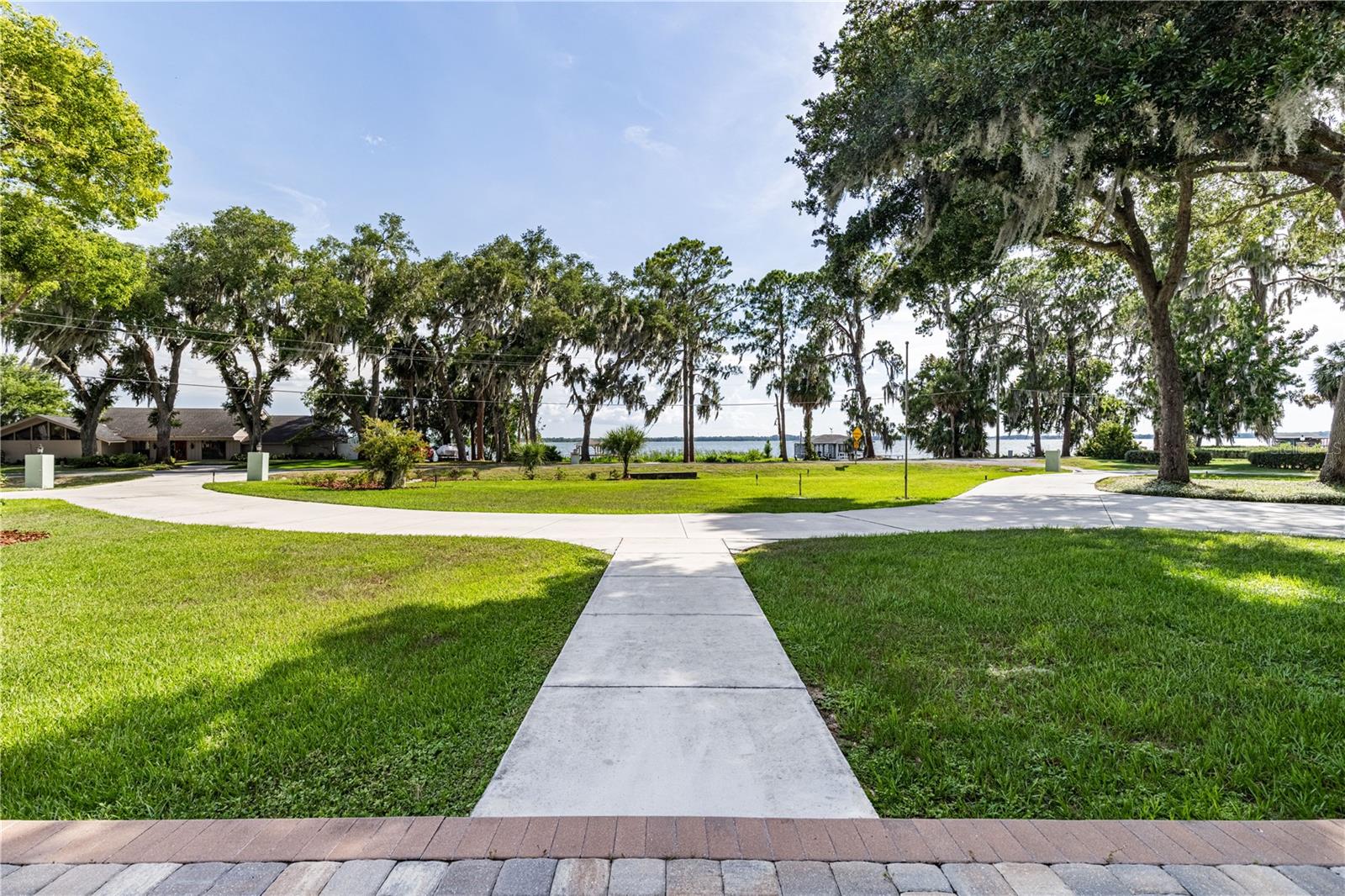 Photo of 32834 LAKESHORE DRIVE TAVARES FL 32778