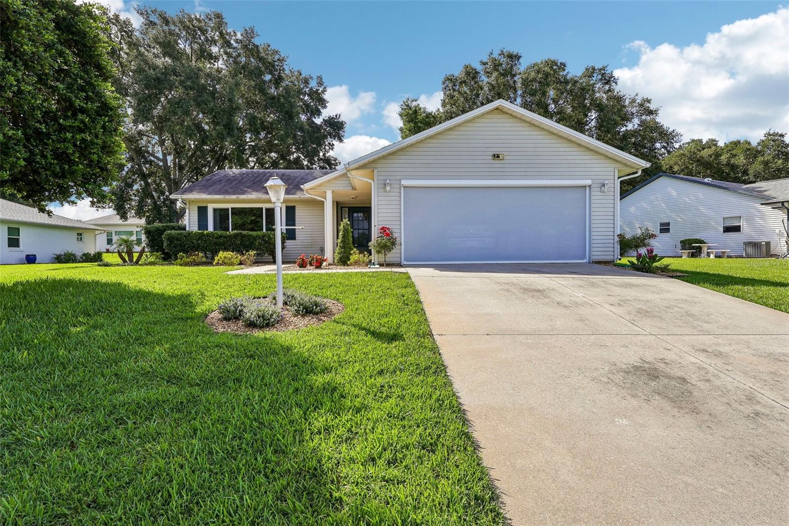 Photo of 27131 RACQUET CIRCLE LEESBURG FL 34748