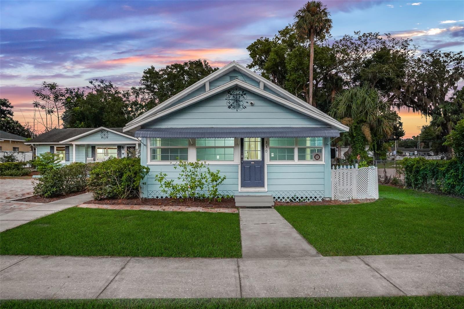 Photo of 330 S HIGHLAND STREET MOUNT DORA FL 32757