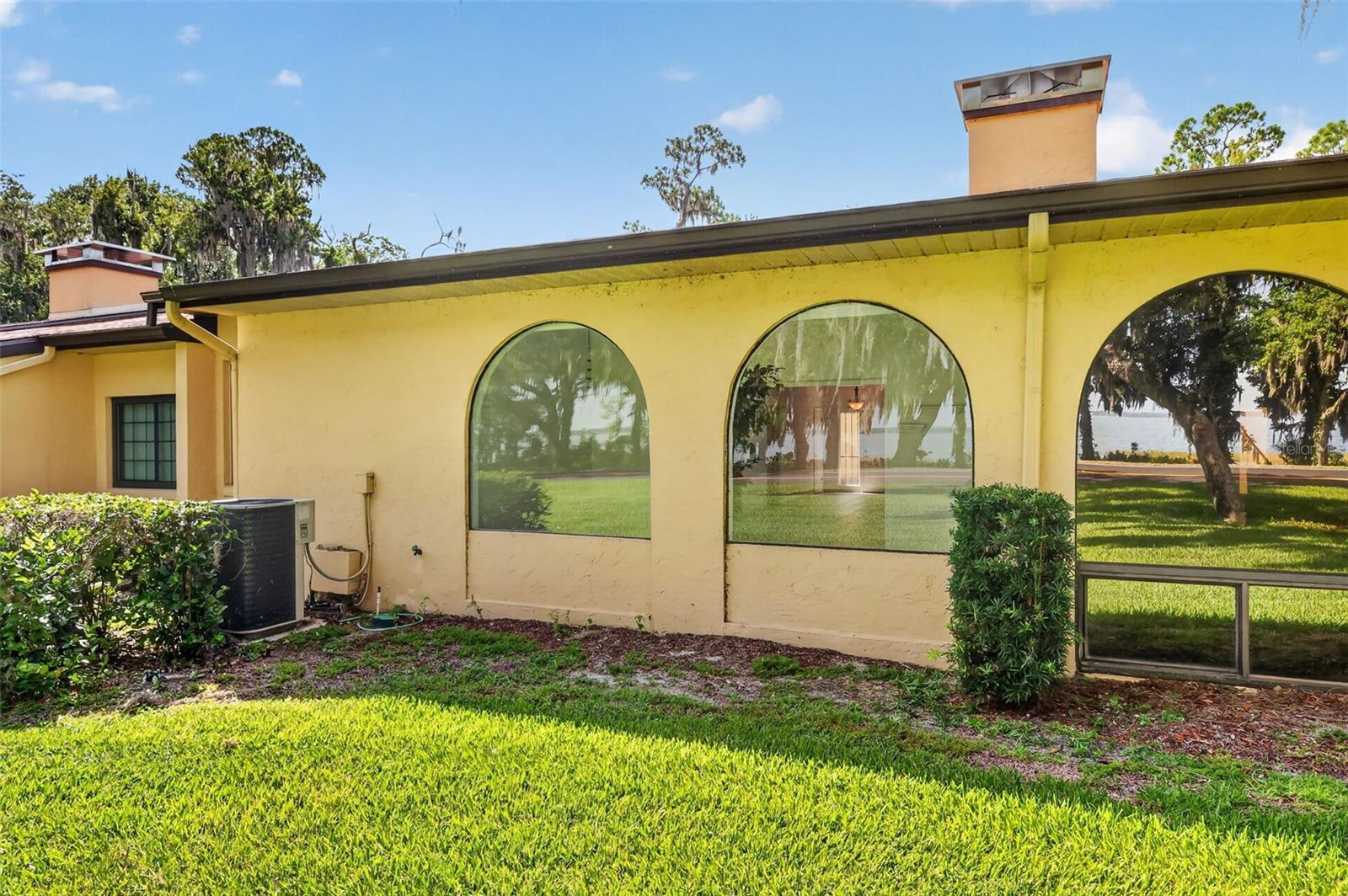 Photo of 1111 LAKESHORE DRIVE #C3 EUSTIS FL 32726