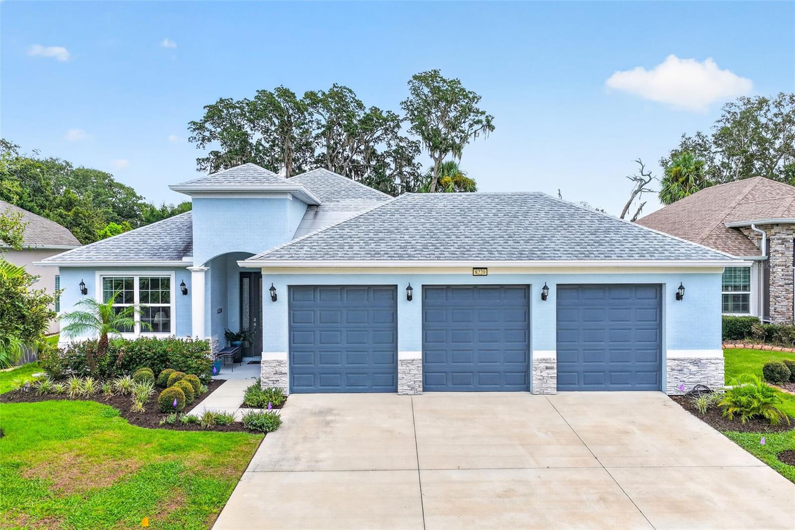 Photo of 8220 BRIDGEPORT BAY CIRCLE MOUNT DORA FL 32757