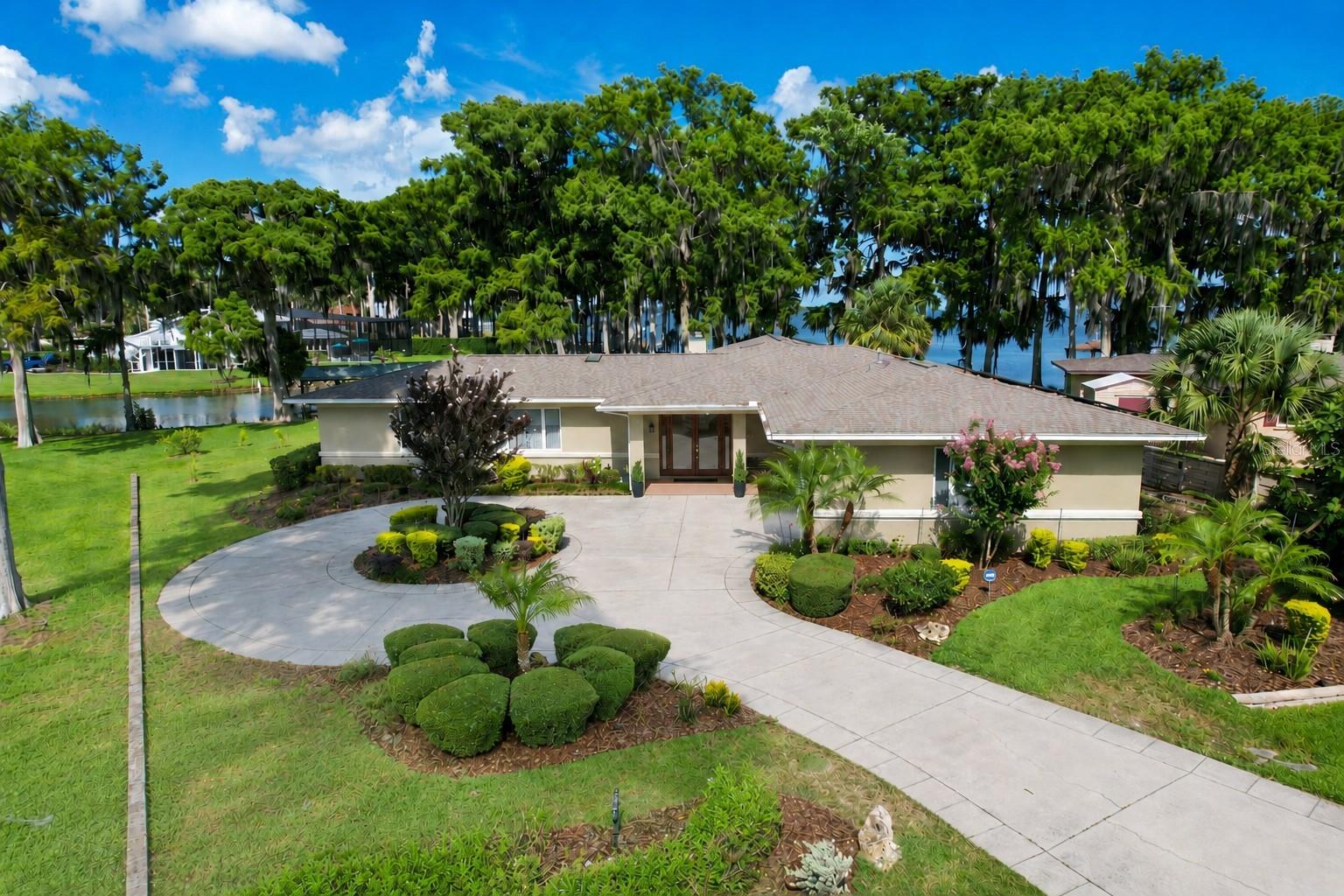 Photo of 1000 LOVES POINT DRIVE LEESBURG FL 34748