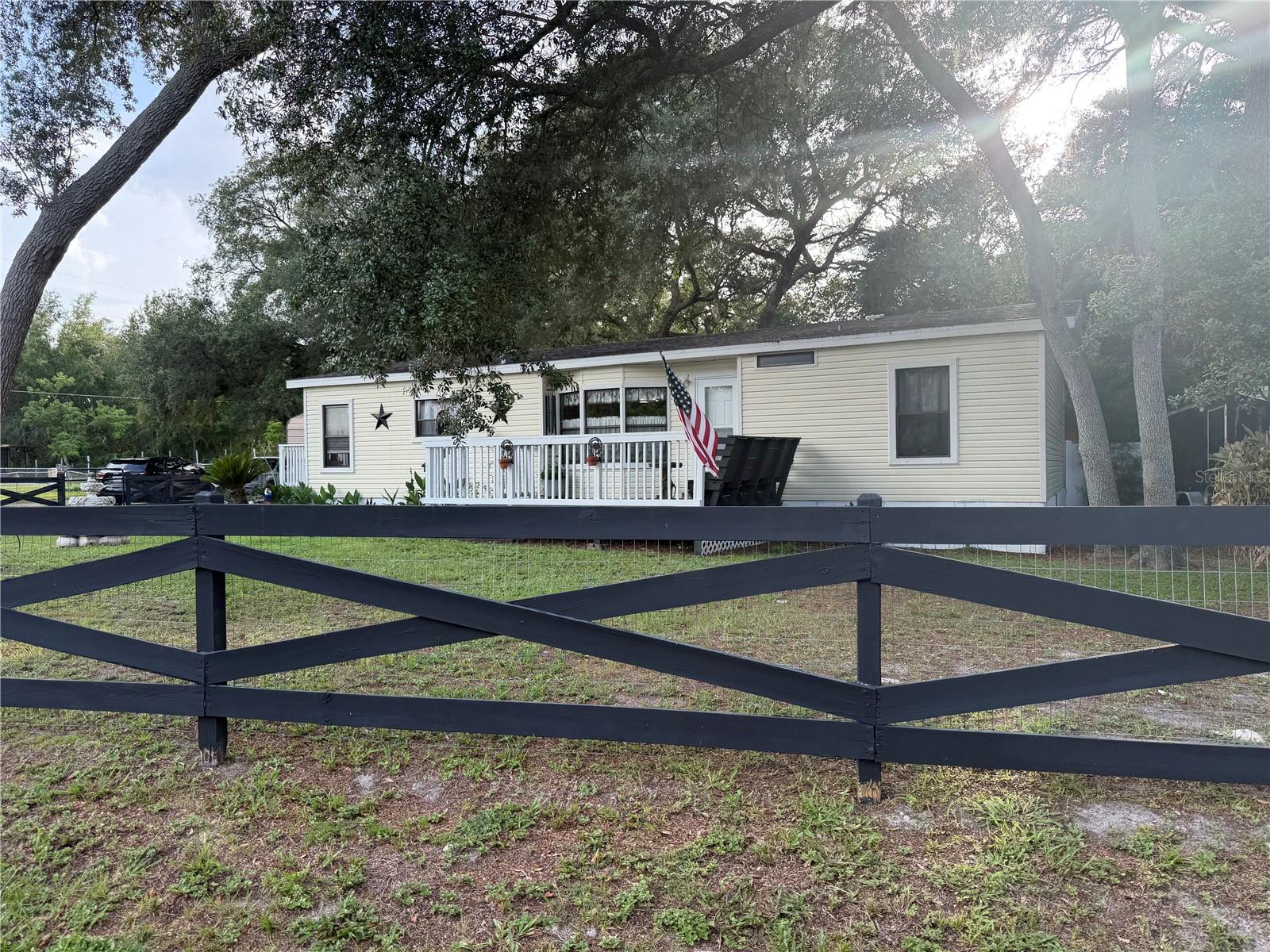 Photo of 40235 OVERLOOK DRIVE EUSTIS FL 32736
