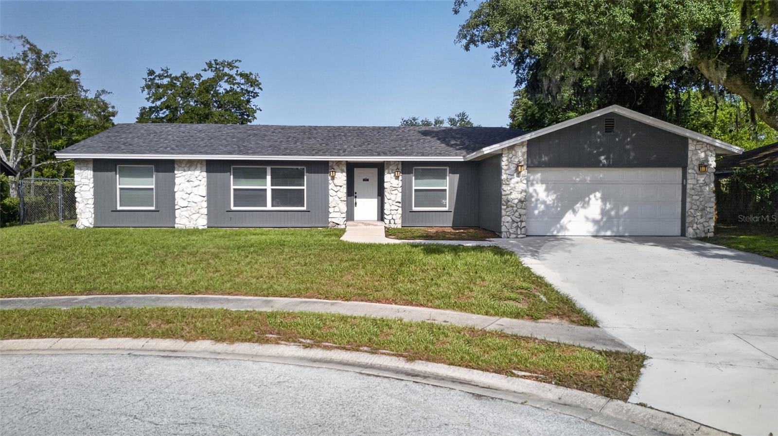 Photo of 811 W HARBOUR COURT OCOEE FL 34761