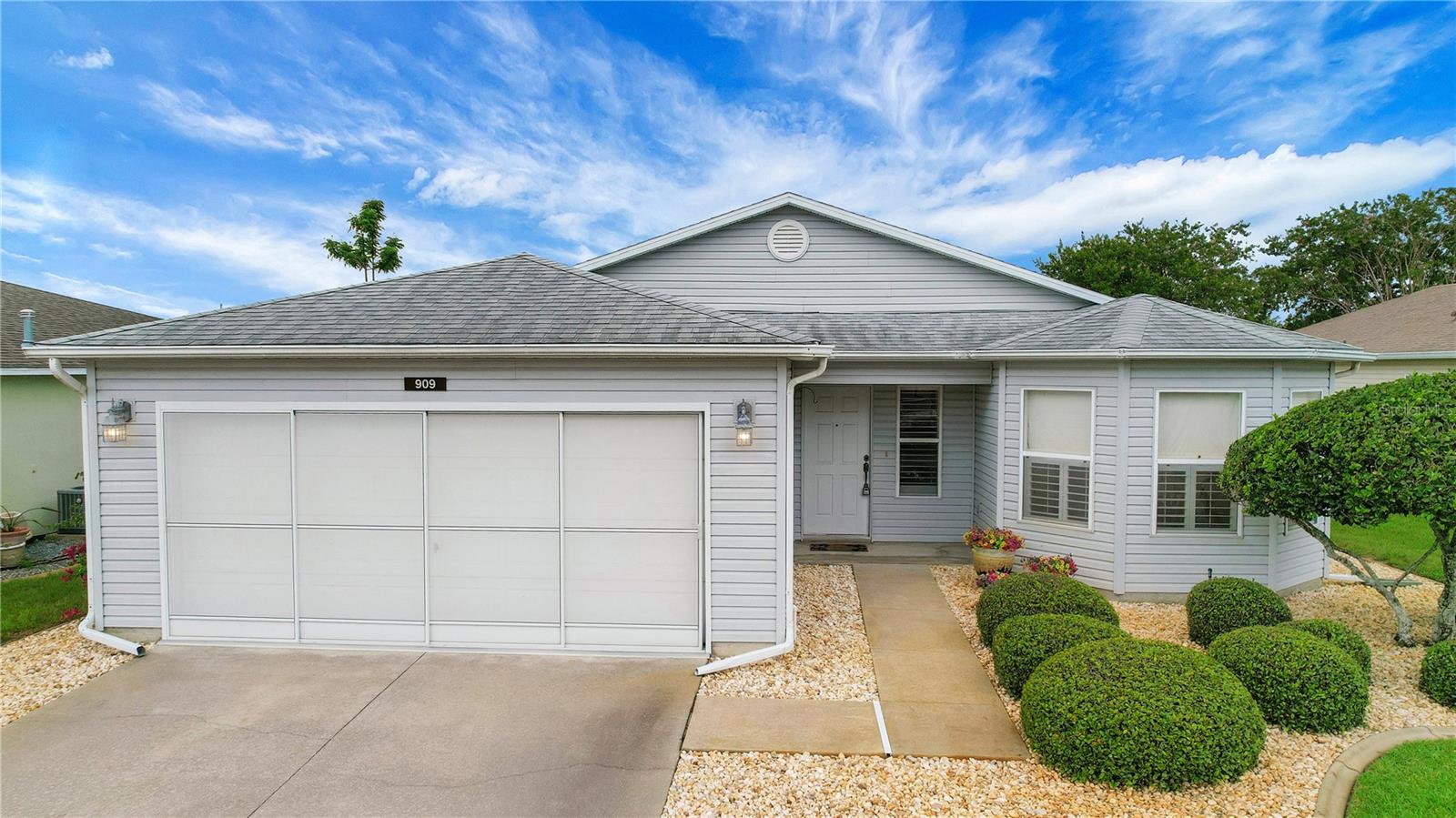 Photo of 909 EAGLES LANDING LEESBURG FL 34748