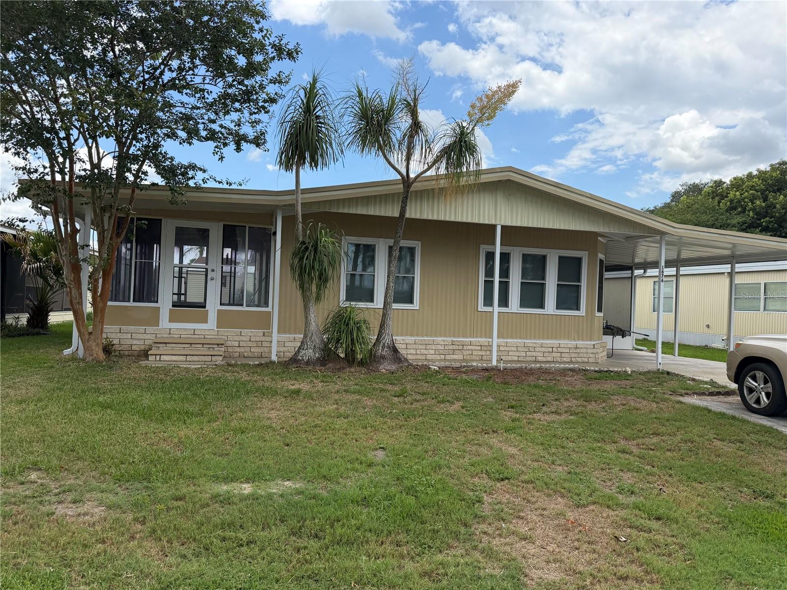 Photo of 1676 ELKHART CIRCLE TAVARES FL 32778
