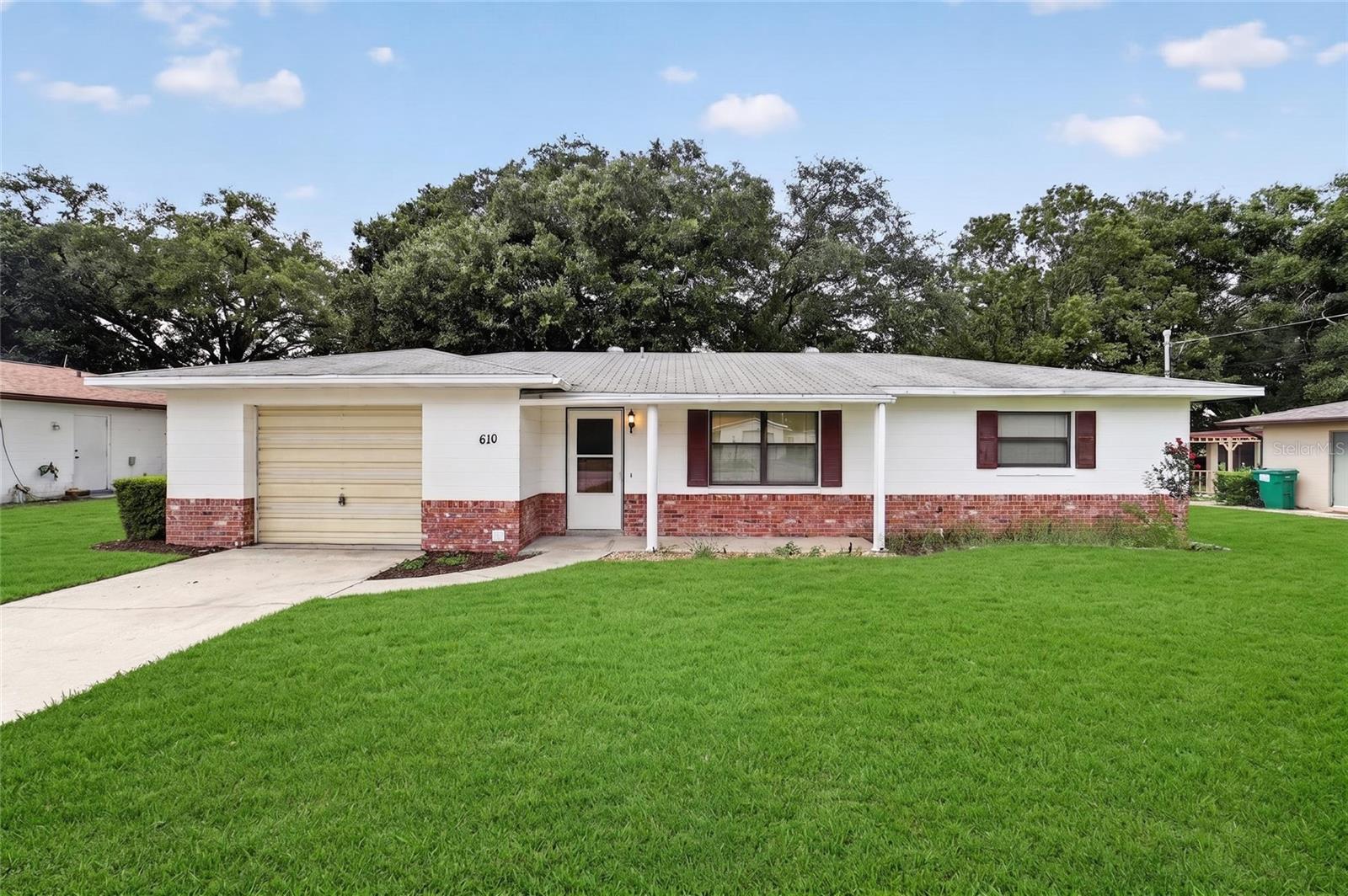 Photo of 610 FOURTH AVENUE LADY LAKE FL 32159