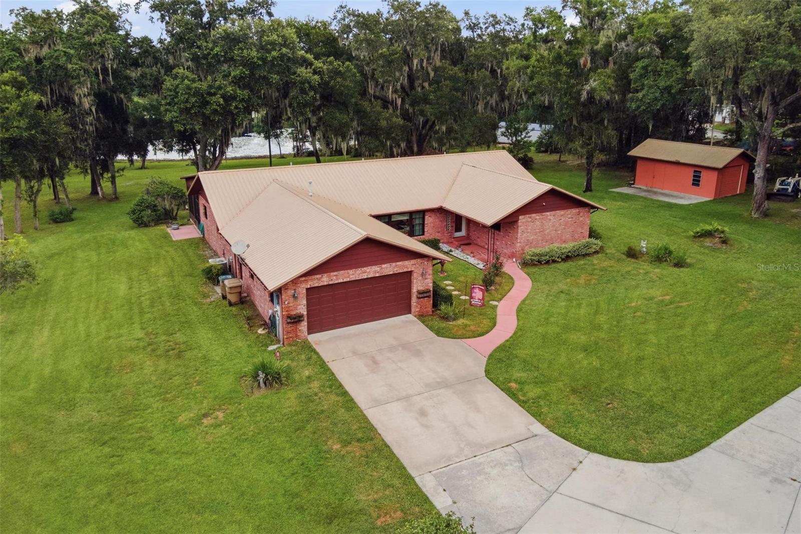 Photo of 38700 LAKEVIEW DRIVE LADY LAKE FL 32159