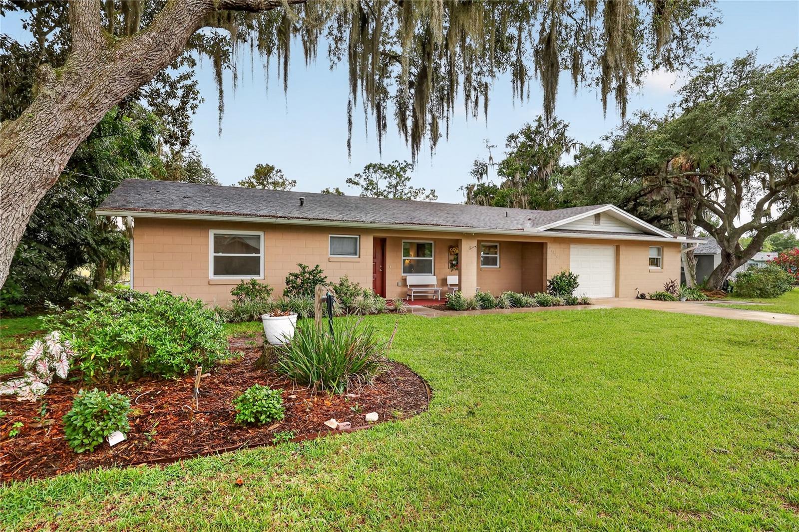 Photo of 37414 TURNER DRIVE UMATILLA FL 32784