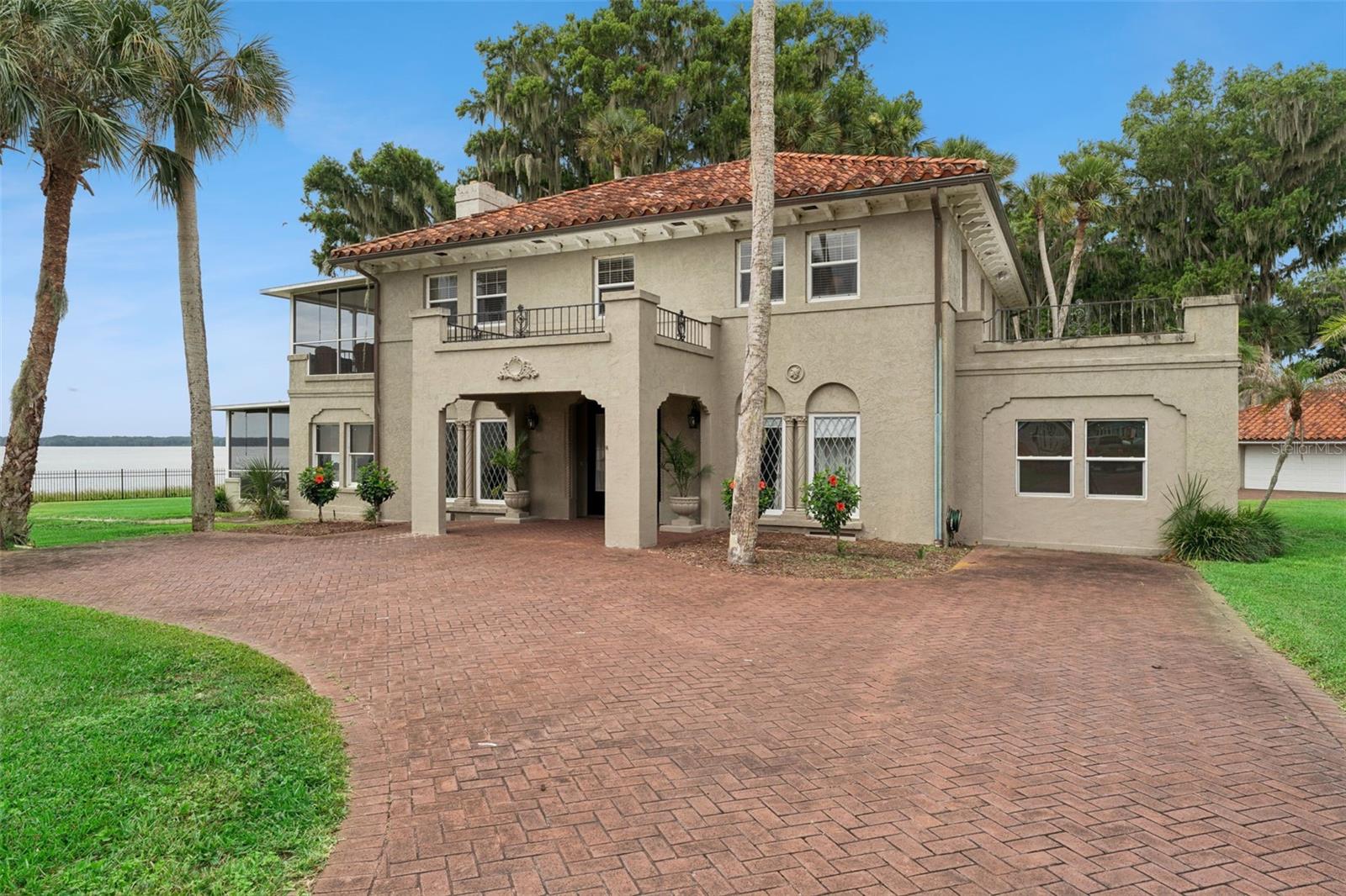 Photo of 801 LAKE SHORE DRIVE LEESBURG FL 34748