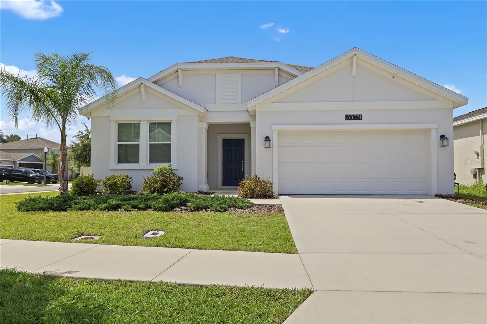 Photo of 33571 SKY BLOSSOM CIRCLE LEESBURG FL 34788