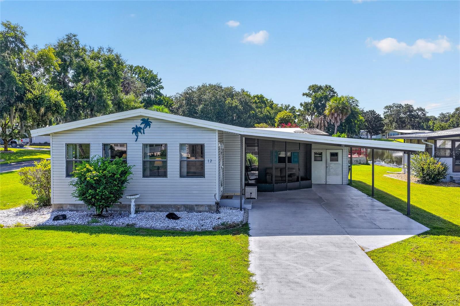 Photo of 12 N BOBWHITE ROAD WILDWOOD FL 34785