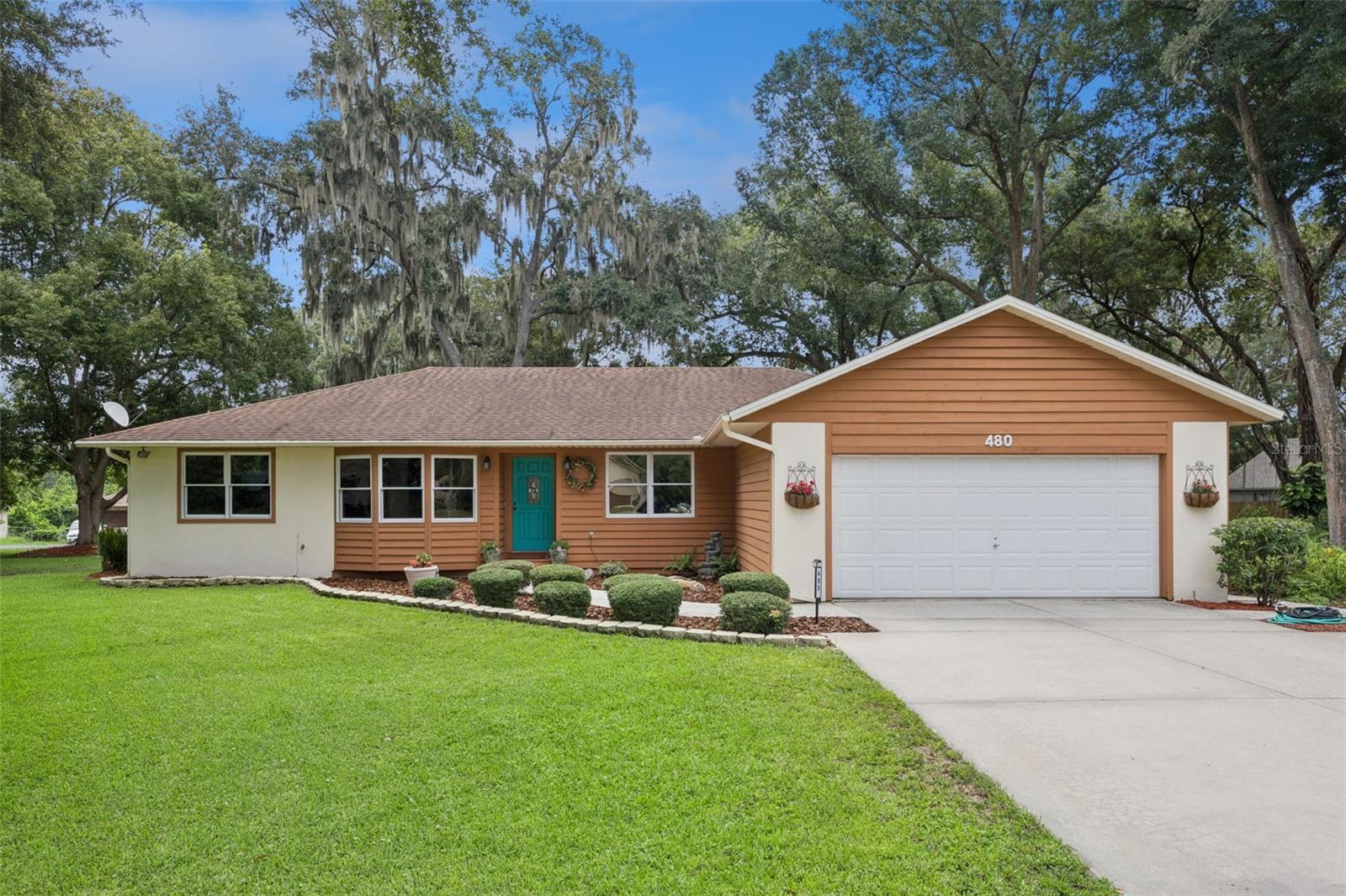 Photo of 480 LAKE FOREST CIRCLE MOUNT DORA FL 32757