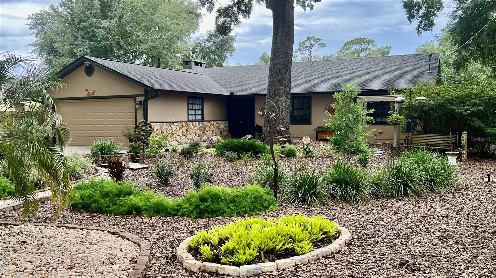 Photo of 2115 SUZANNE DRIVE MOUNT DORA FL 32757