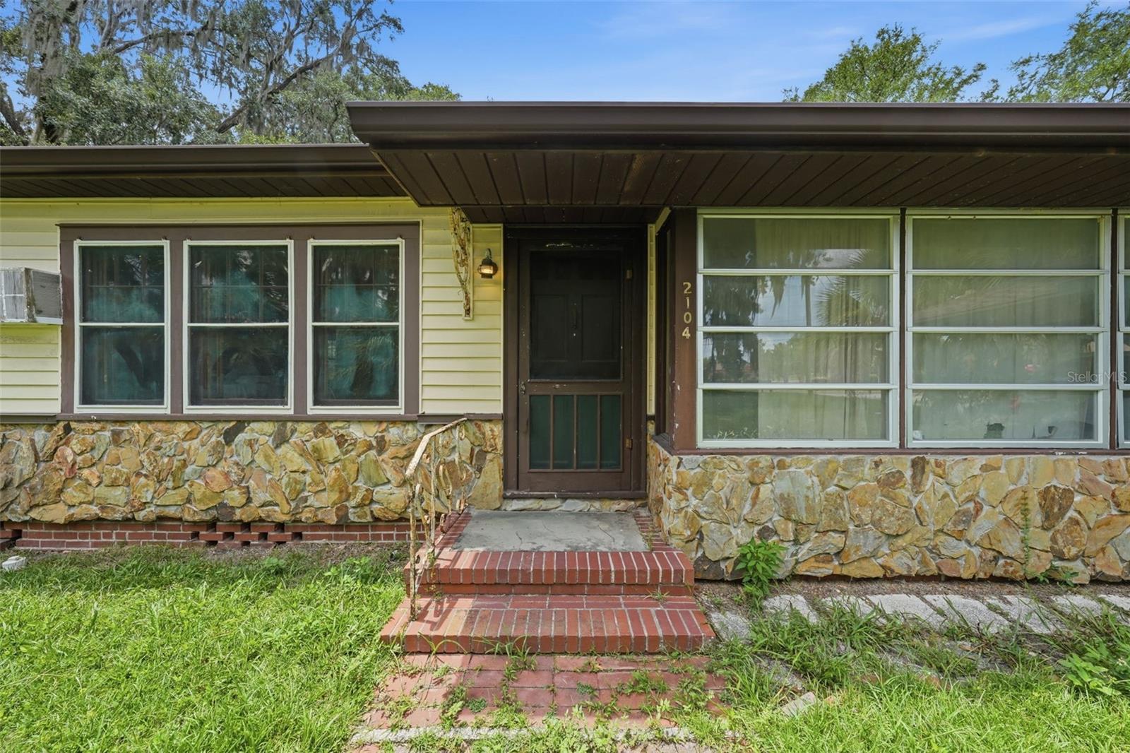 Photo of 2104 SE LAKE WEIR AVENUE OCALA FL 34471