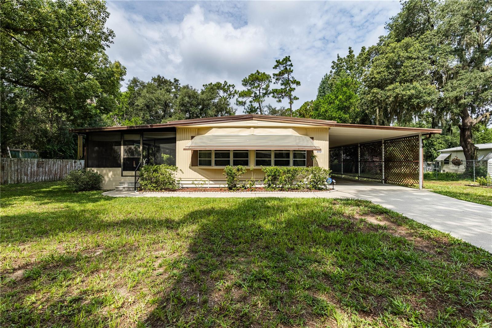 Photo of 35737 SHELLEY DRIVE LEESBURG FL 34788