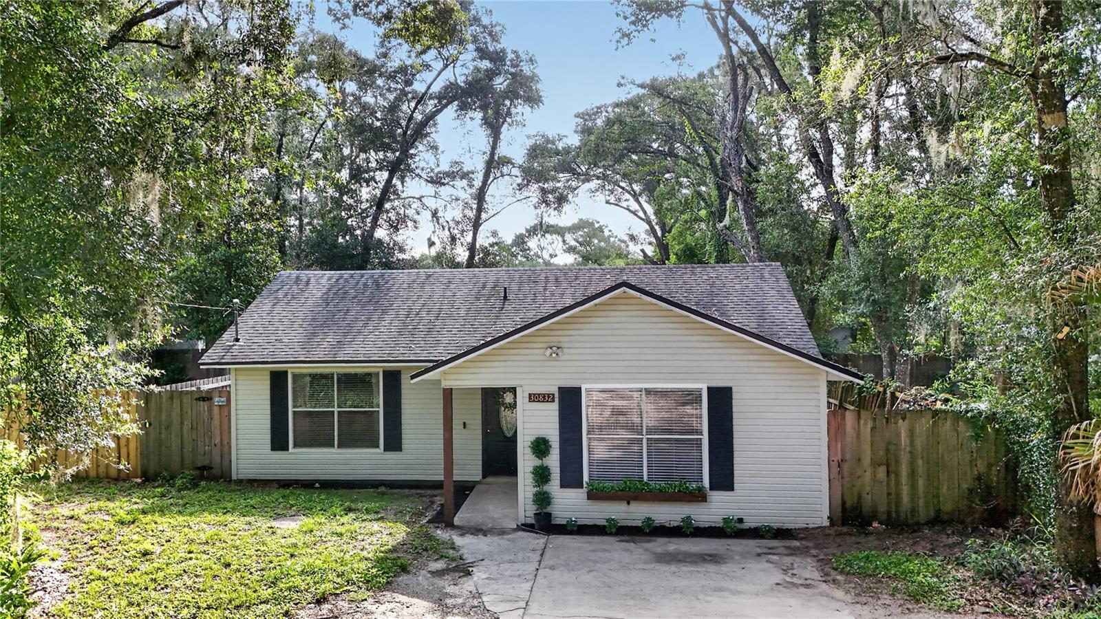 Photo of 30832 RIDGEVIEW AVENUE MOUNT PLYMOUTH FL 32776