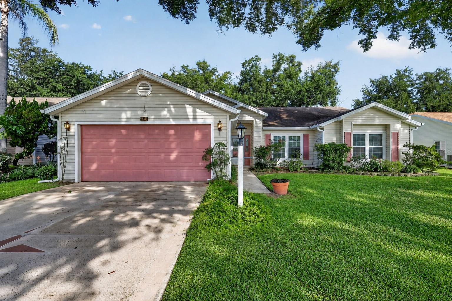 Photo of 25333 RIVER CREST DRIVE LEESBURG FL 34748