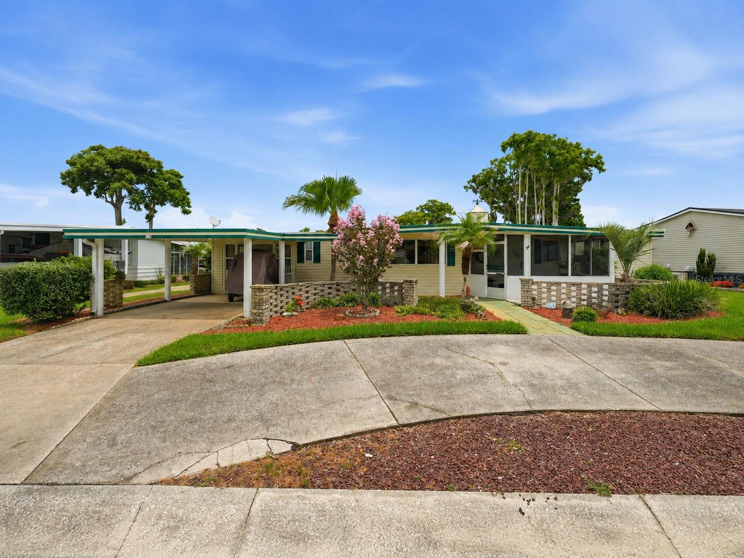 Photo of 928 MORNINGVIEW DRIVE TAVARES FL 32778