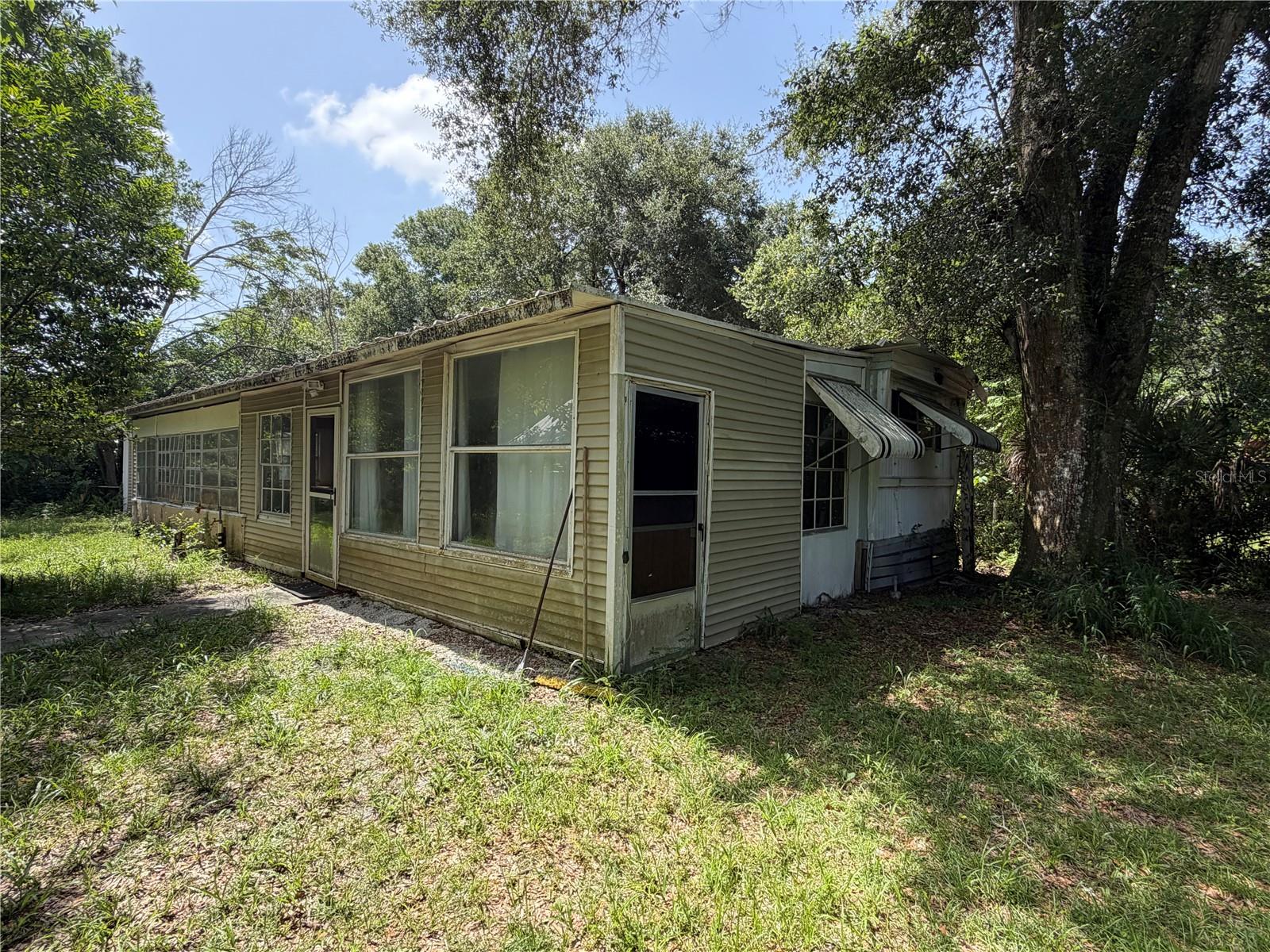 Photo of 196 ROBINHOOD DRIVE DELAND FL 32724
