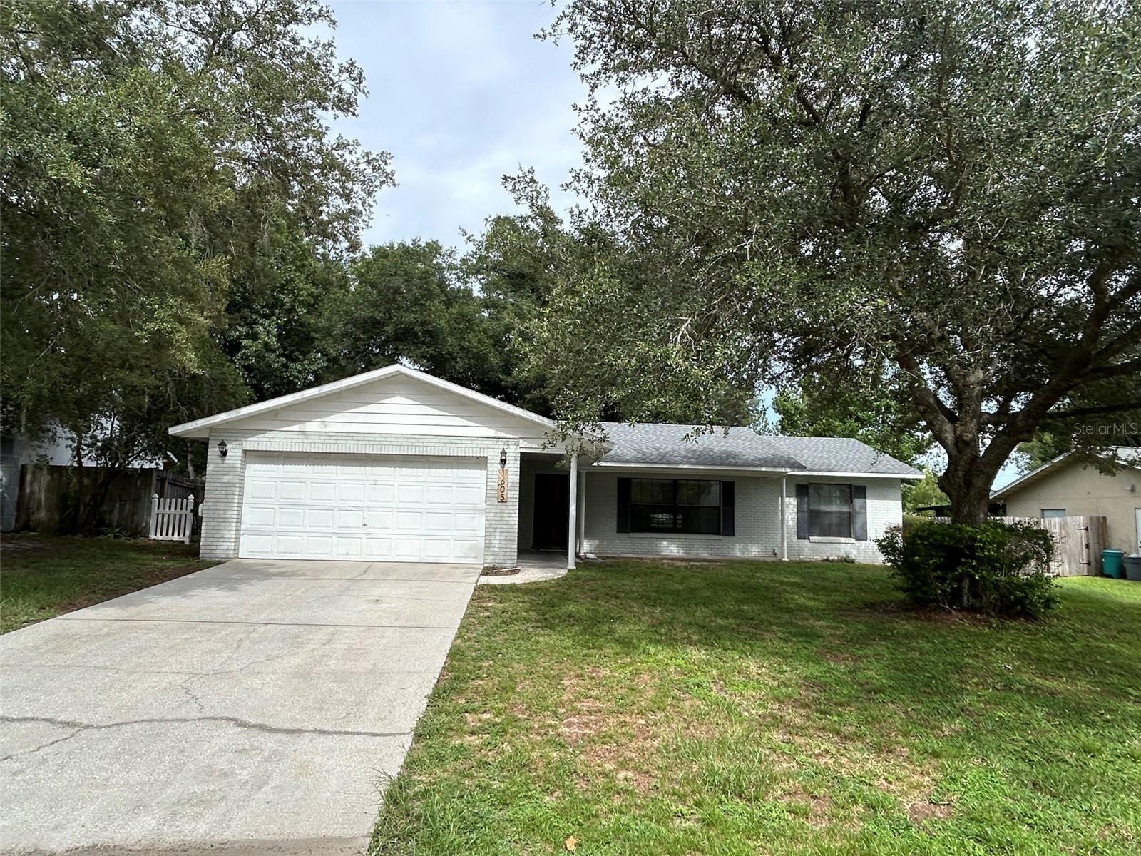 Photo of 1605 BLACKBERRY COURT EUSTIS FL 32726