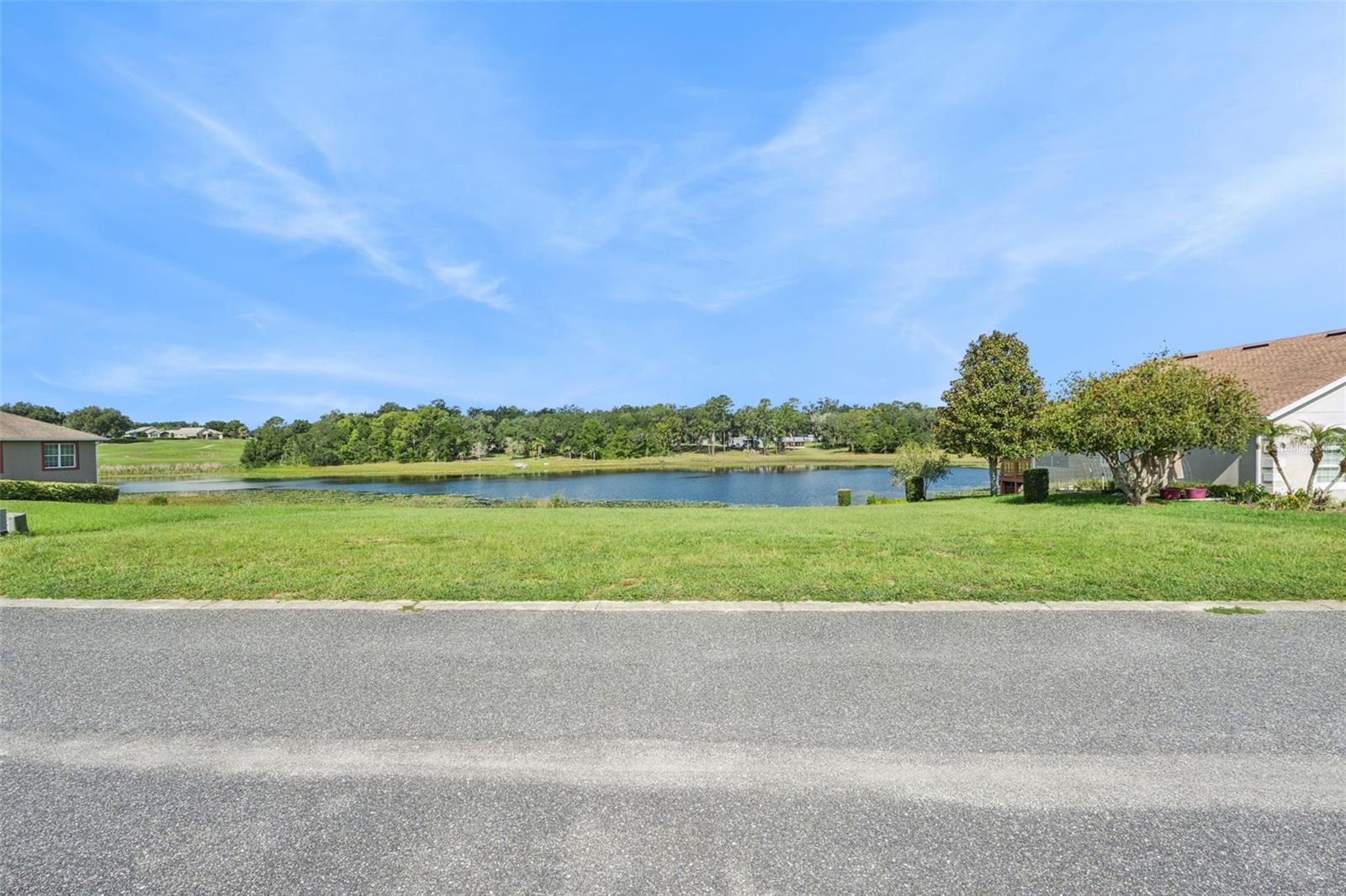 Photo of 77 FAIRWAY CIRCLE #101 UMATILLA FL 32784