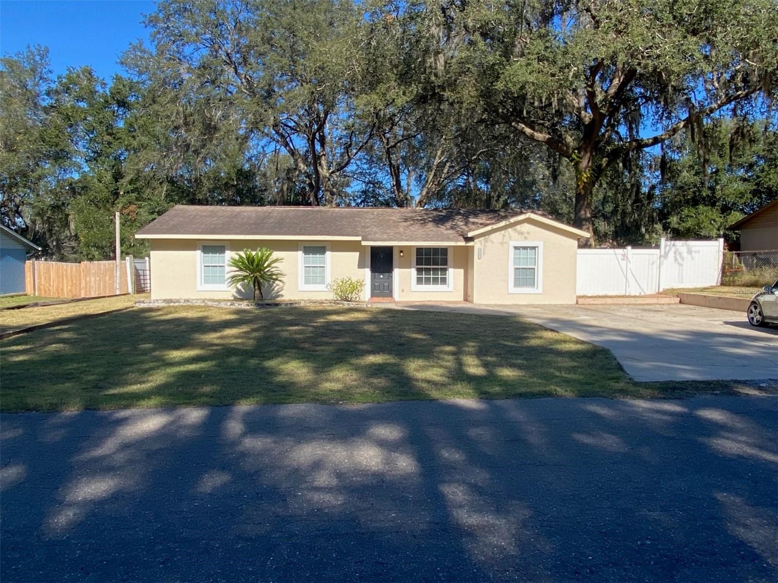 Photo of 11585 SE 129TH LANE OCKLAWAHA FL 32179