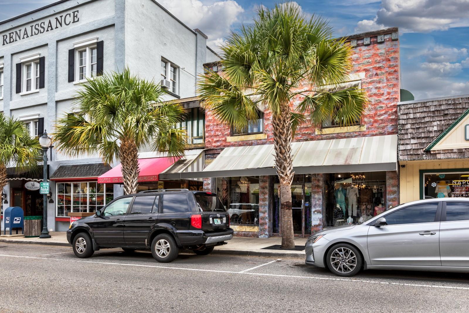 Photo of 427 N DONNELLY STREET MOUNT DORA FL 32757