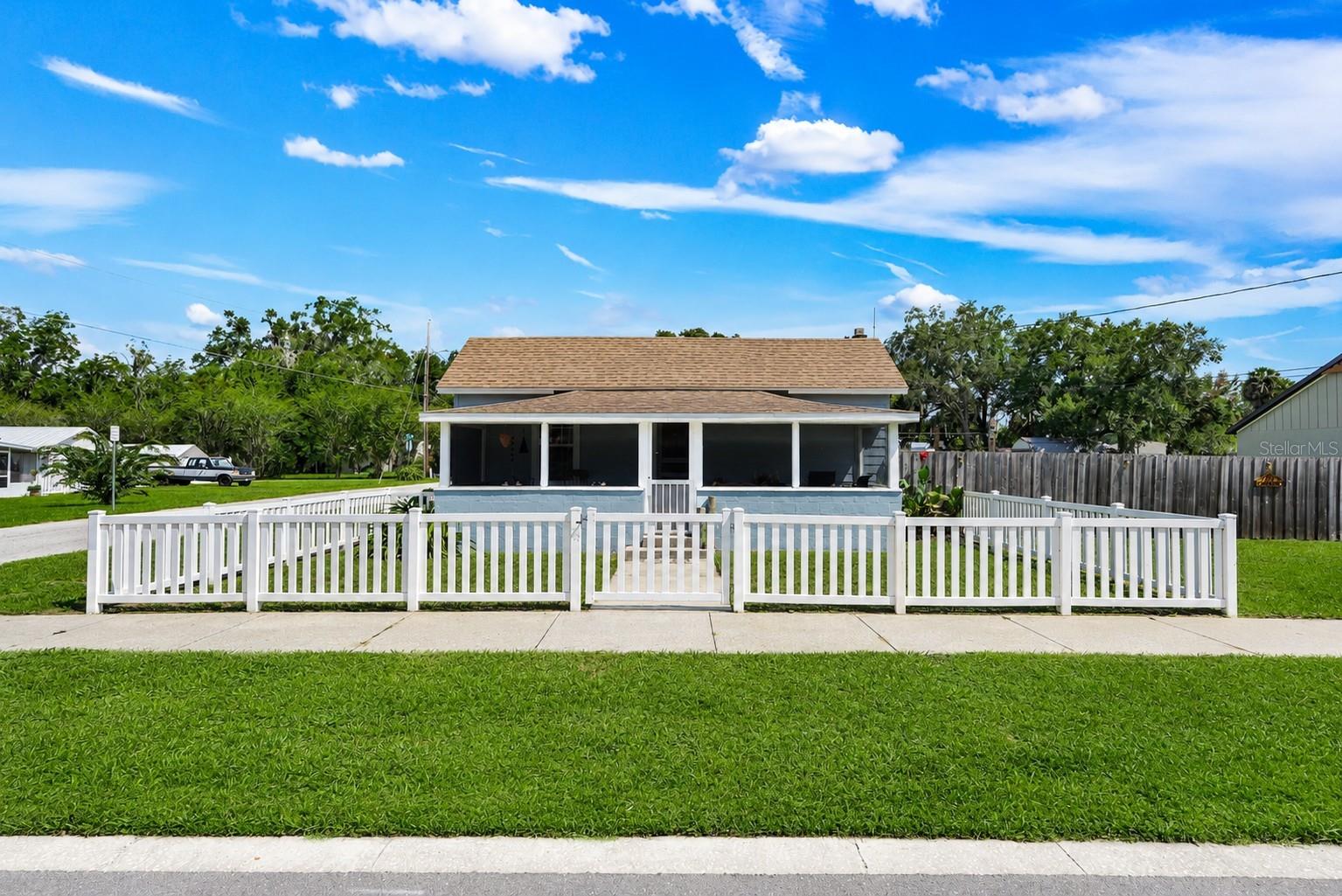 Photo of 321 CASSADY STREET UMATILLA FL 32784