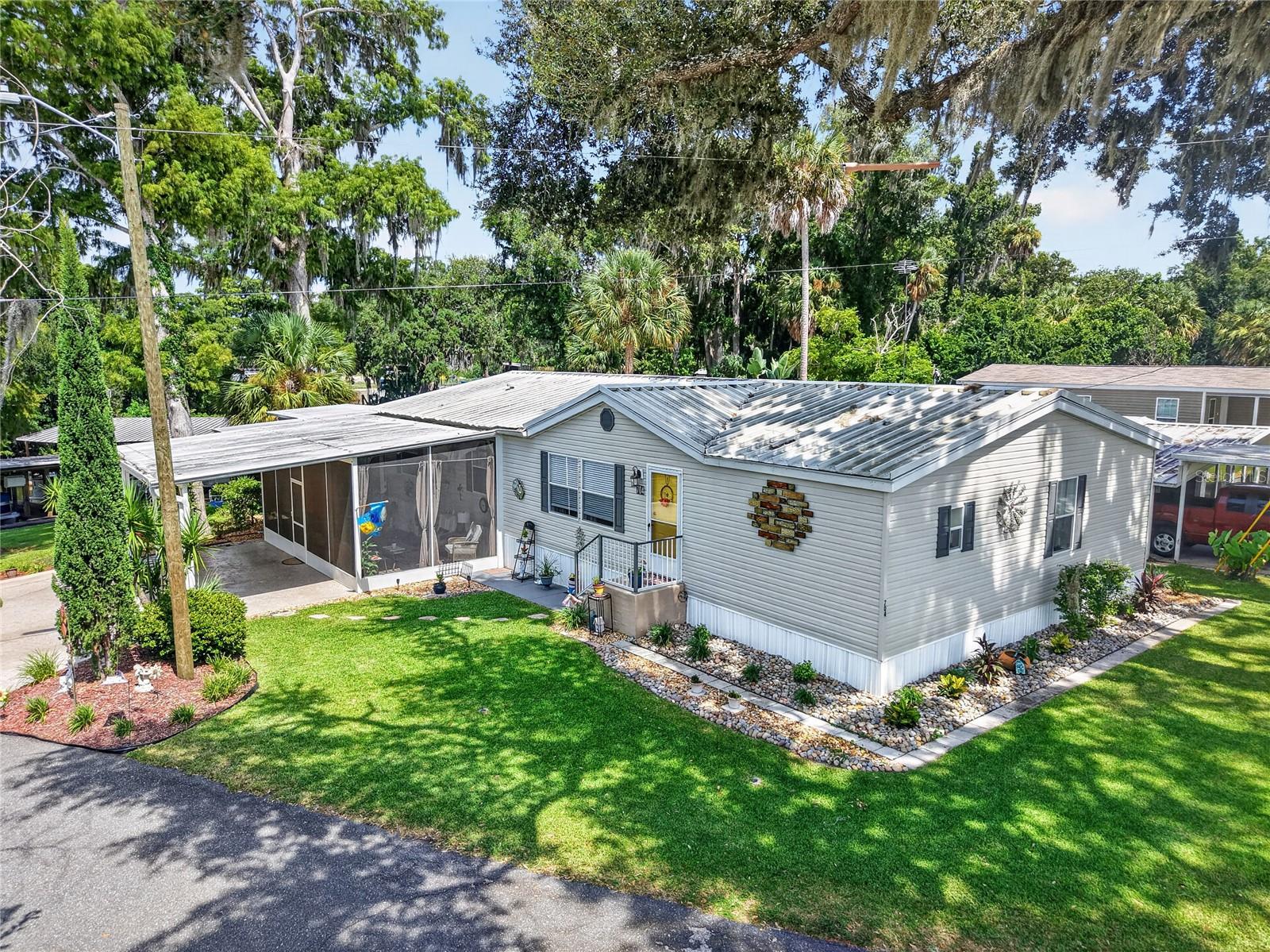 Photo of 704 KIMBERLY AVENUE LEESBURG FL 34788