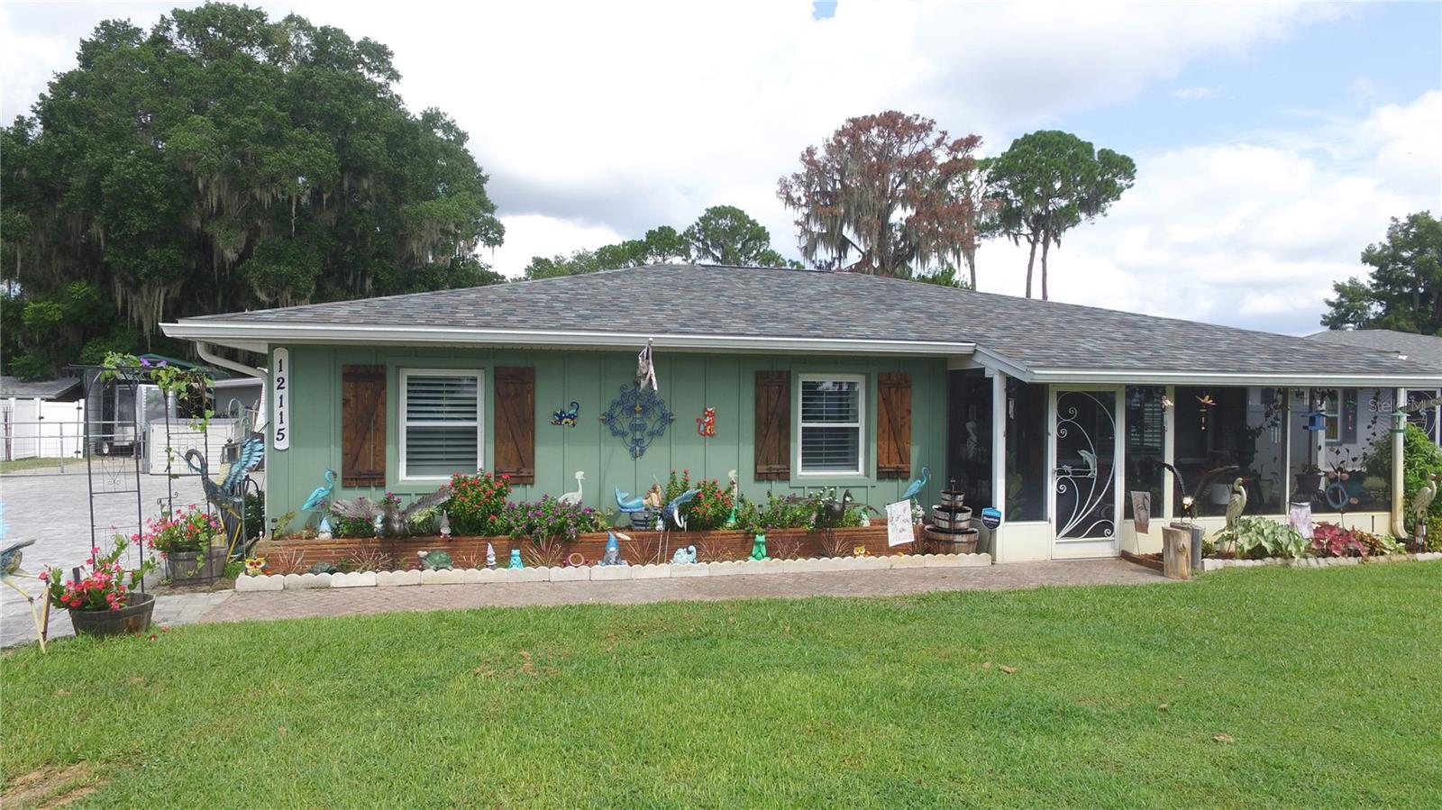 Photo of 12115 VIRGINIA DRIVE LEESBURG FL 34788