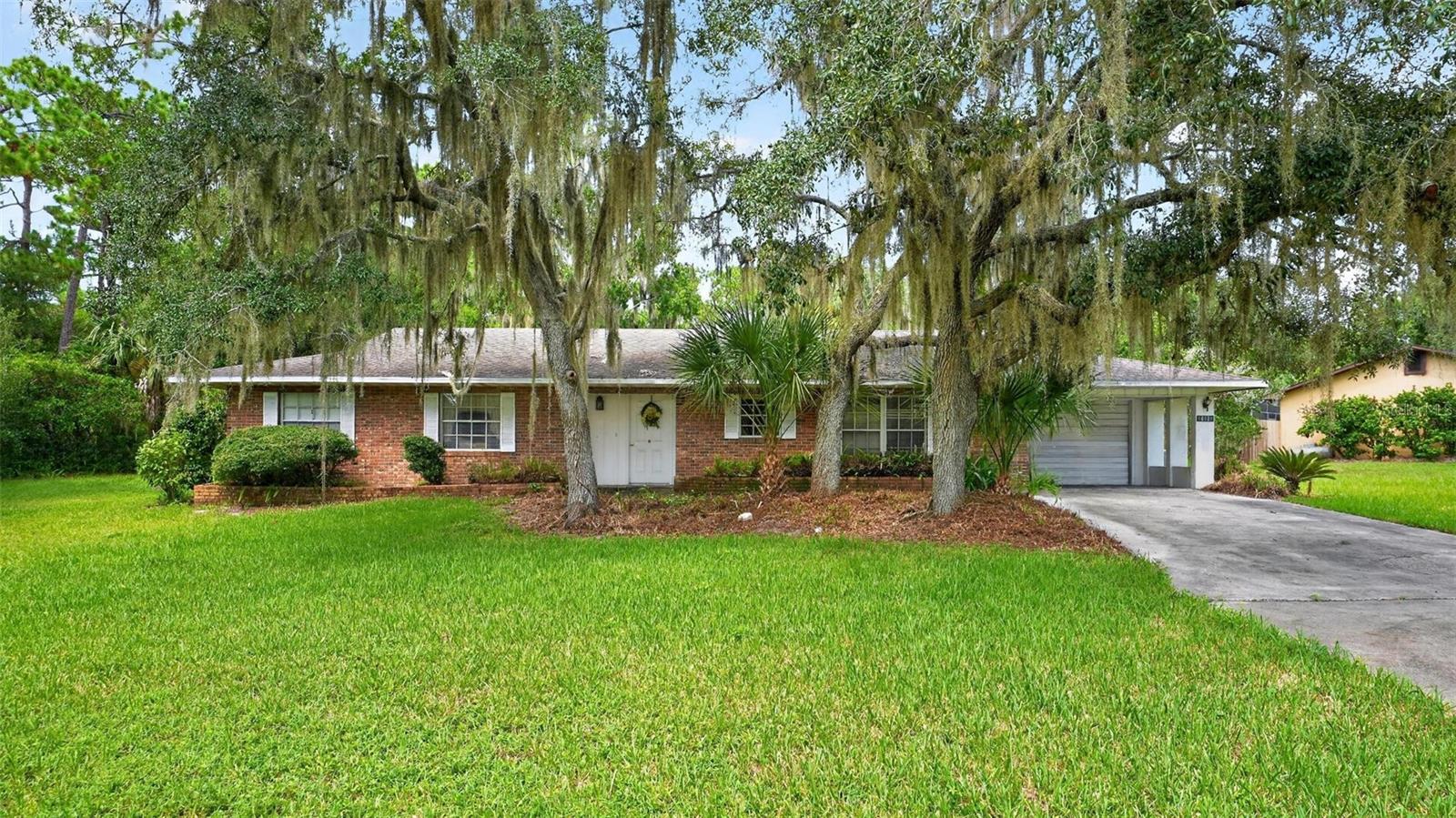 Photo of 16529 ORANGE AVENUE UMATILLA FL 32784