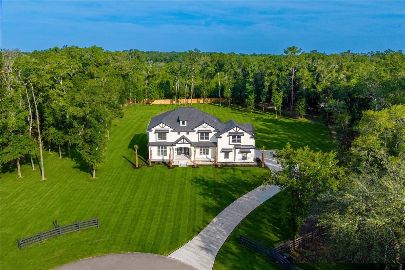 Photo of 285 SW HERMITAGE GLEN HIGH SPRINGS FL 32643