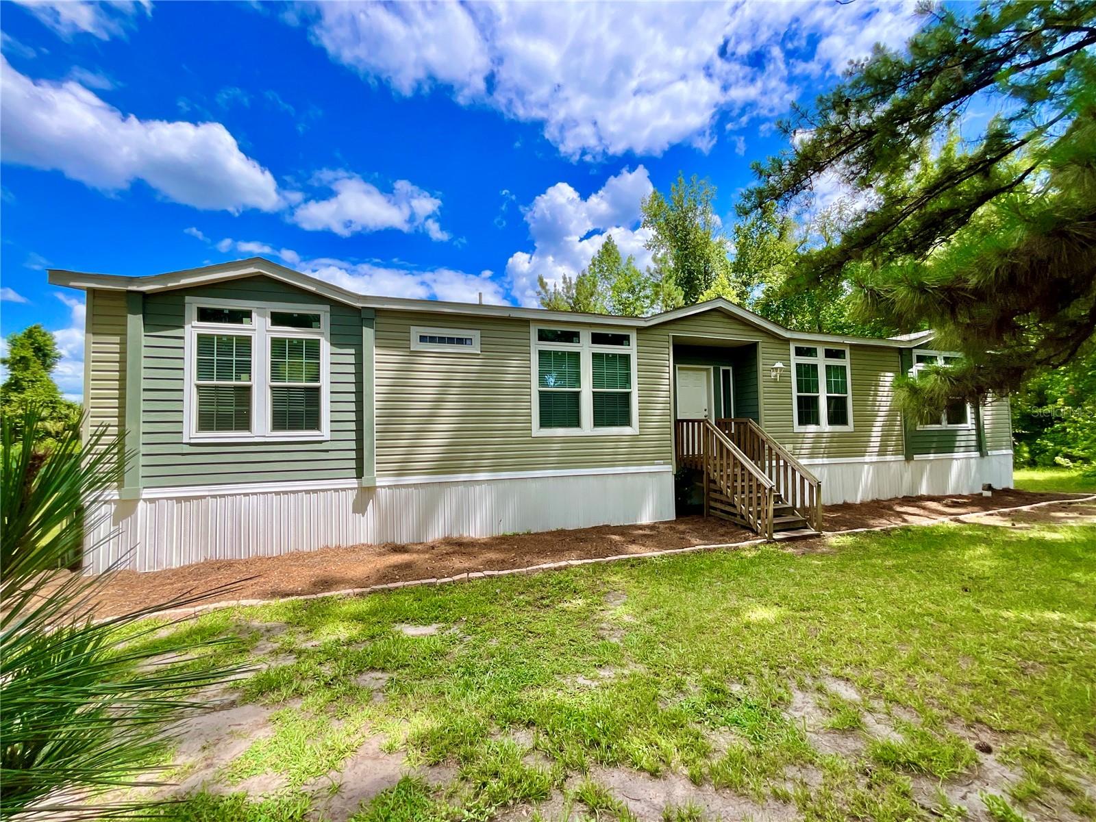Photo of 122 TANNER ROAD FLORAHOME FL 32140