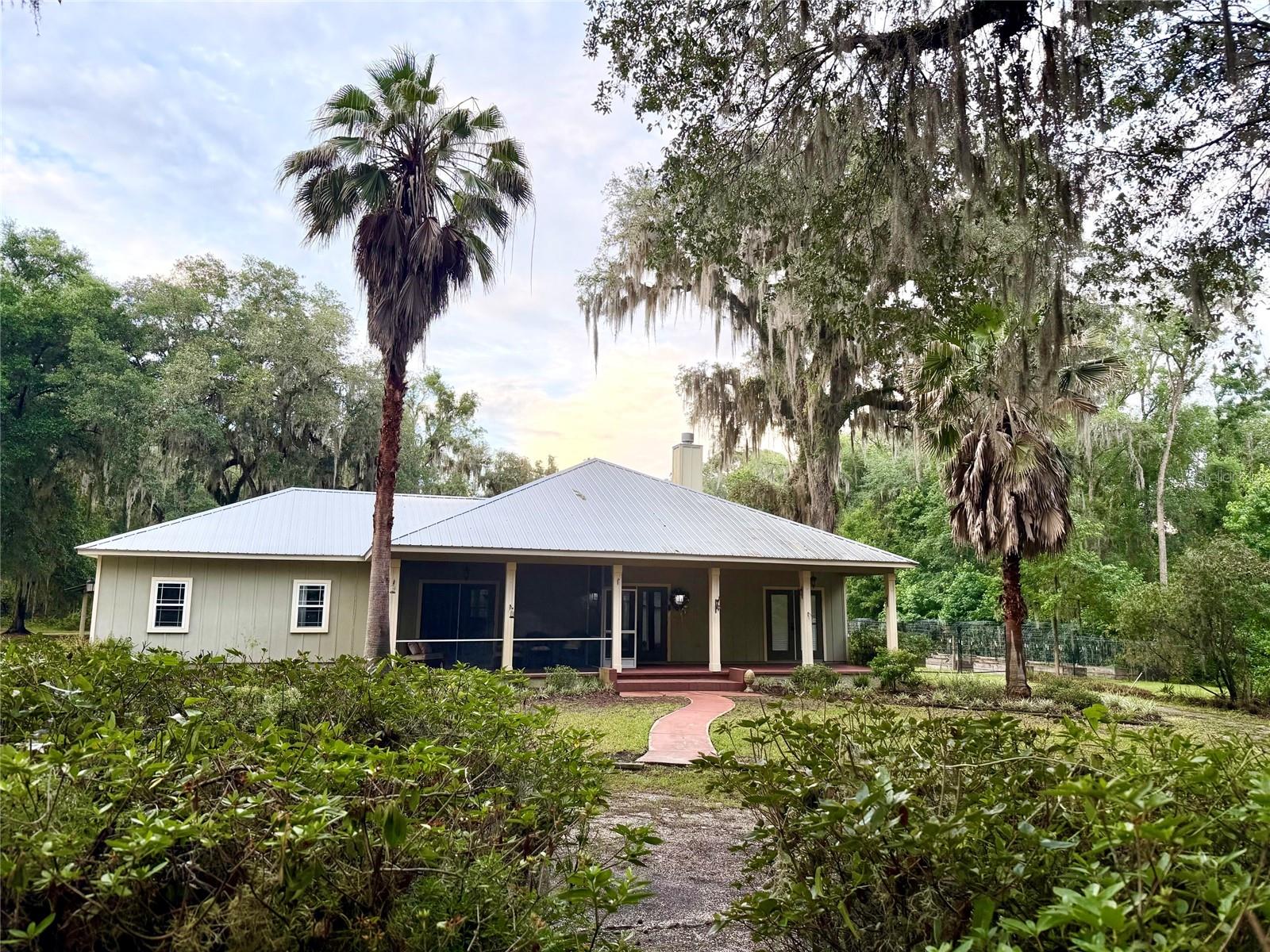 Photo of 1043 SE COUNTY ROAD 21B MELROSE FL 32666