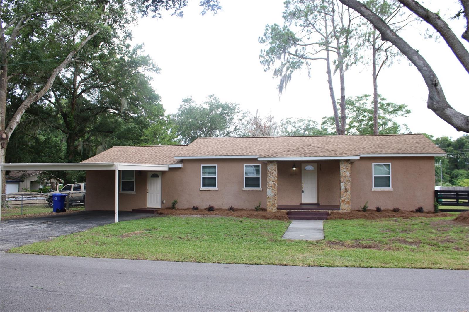 Photo of 609 GRAY AVENUE WILDWOOD FL 34785