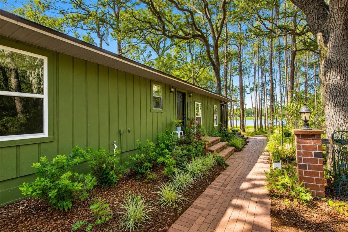 Photo of 235 ASHLEY LAKE DRIVE MELROSE FL 32666
